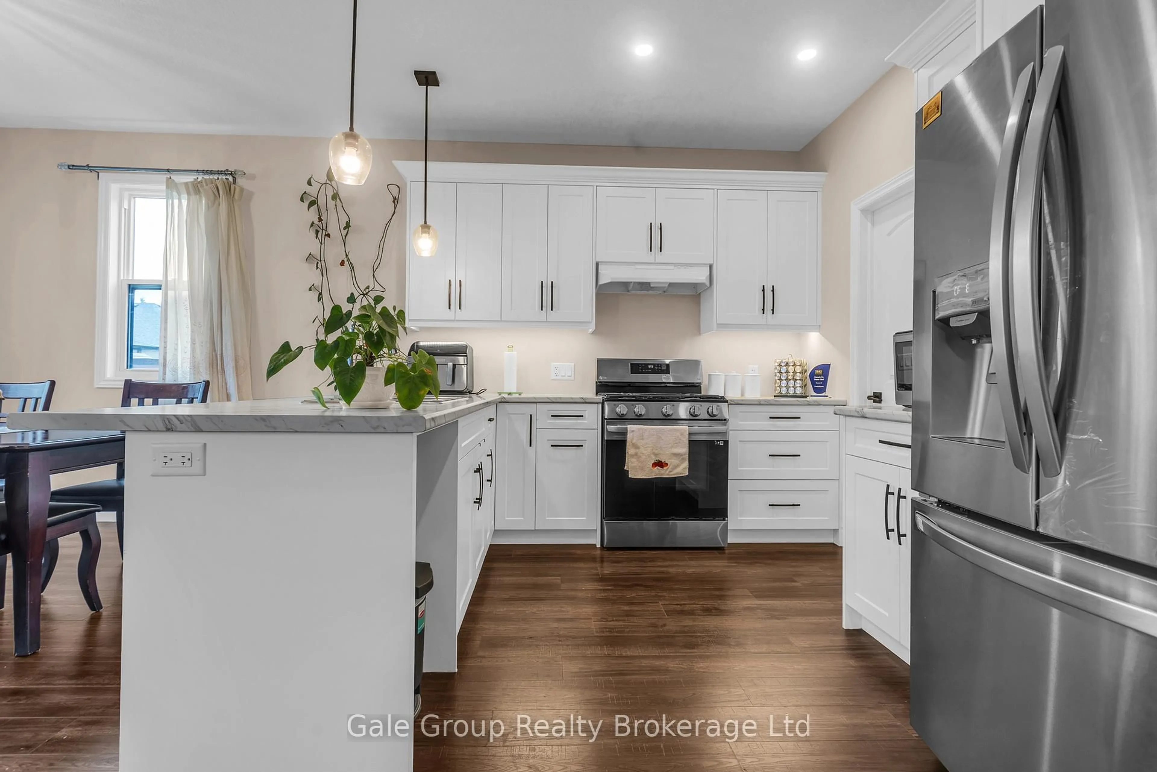 Open concept kitchen, ceramic/tile floor for 48 Cash Cres, Ingersoll Ontario N5C 0E2