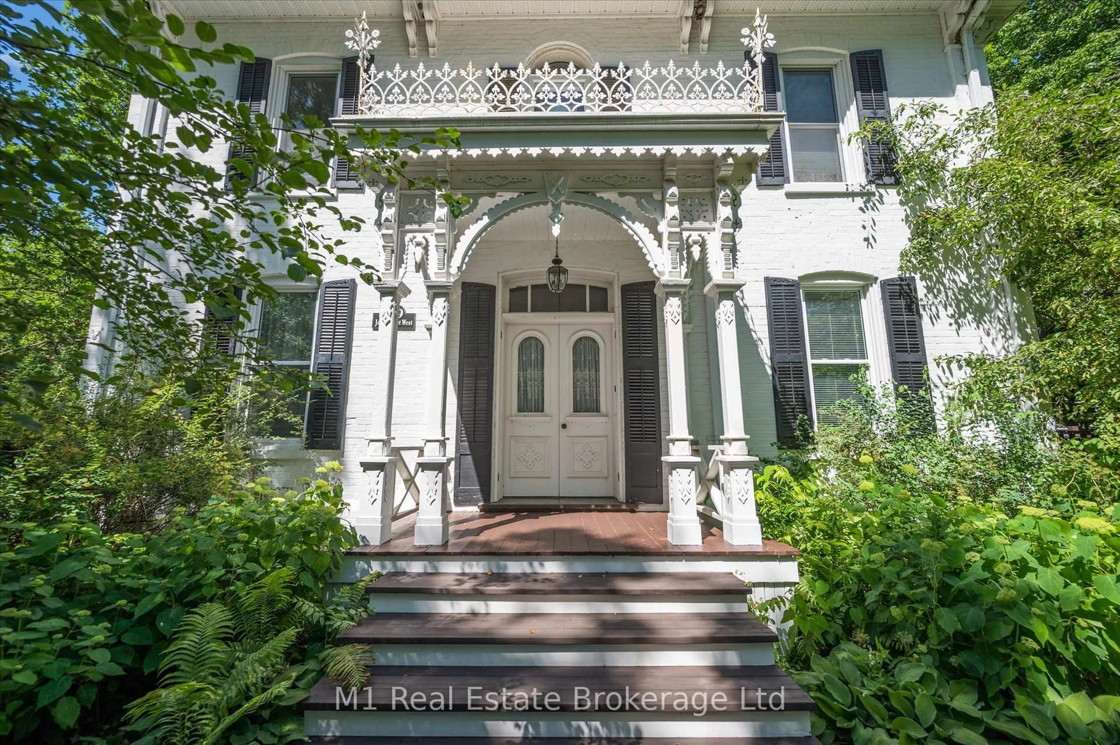 Indoor entryway for 119 John St, North Huron Ontario N0G 2W0