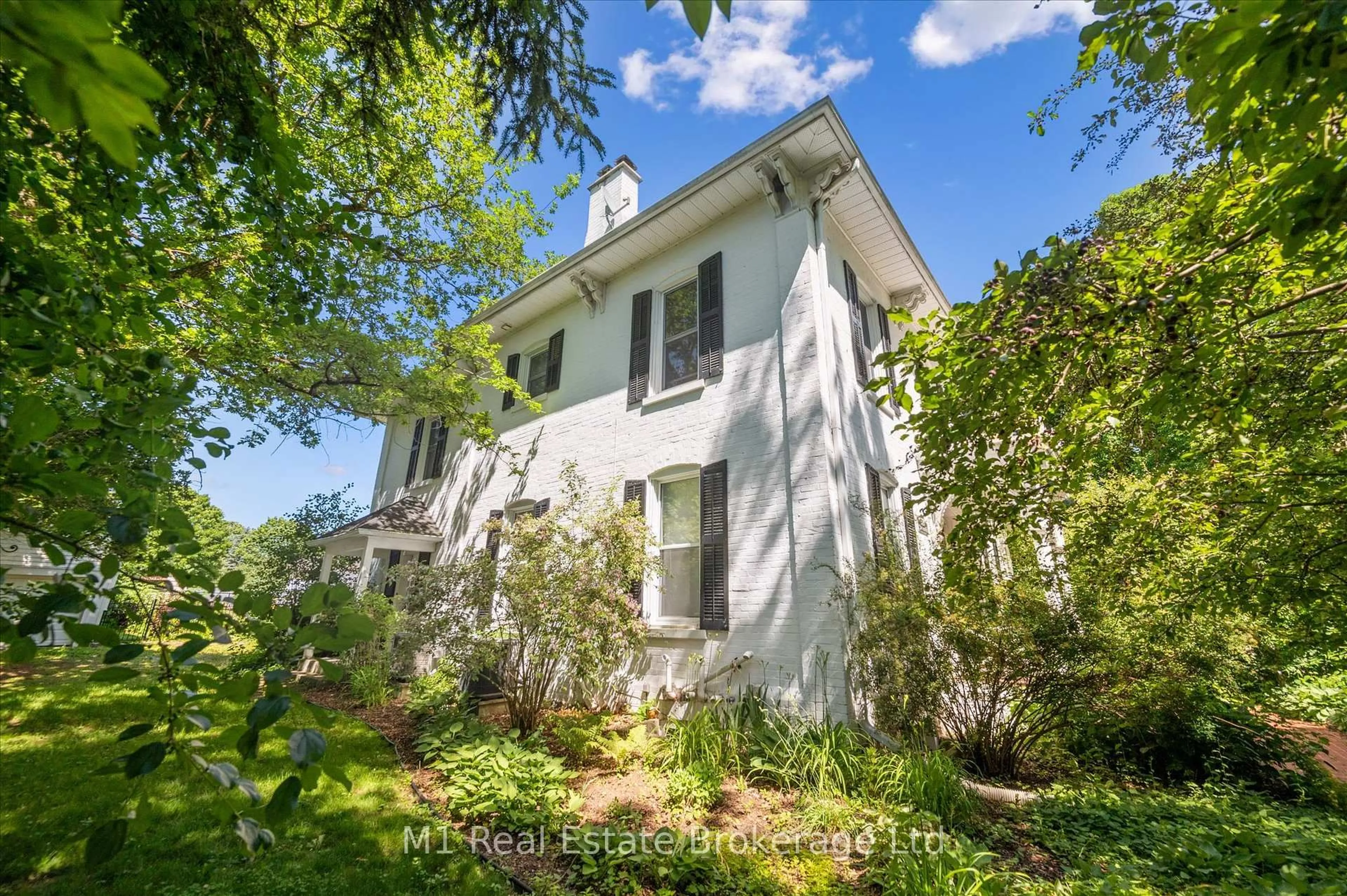 A pic from outside/outdoor area/front of a property/back of a property/a pic from drone, building for 119 John St, North Huron Ontario N0G 2W0