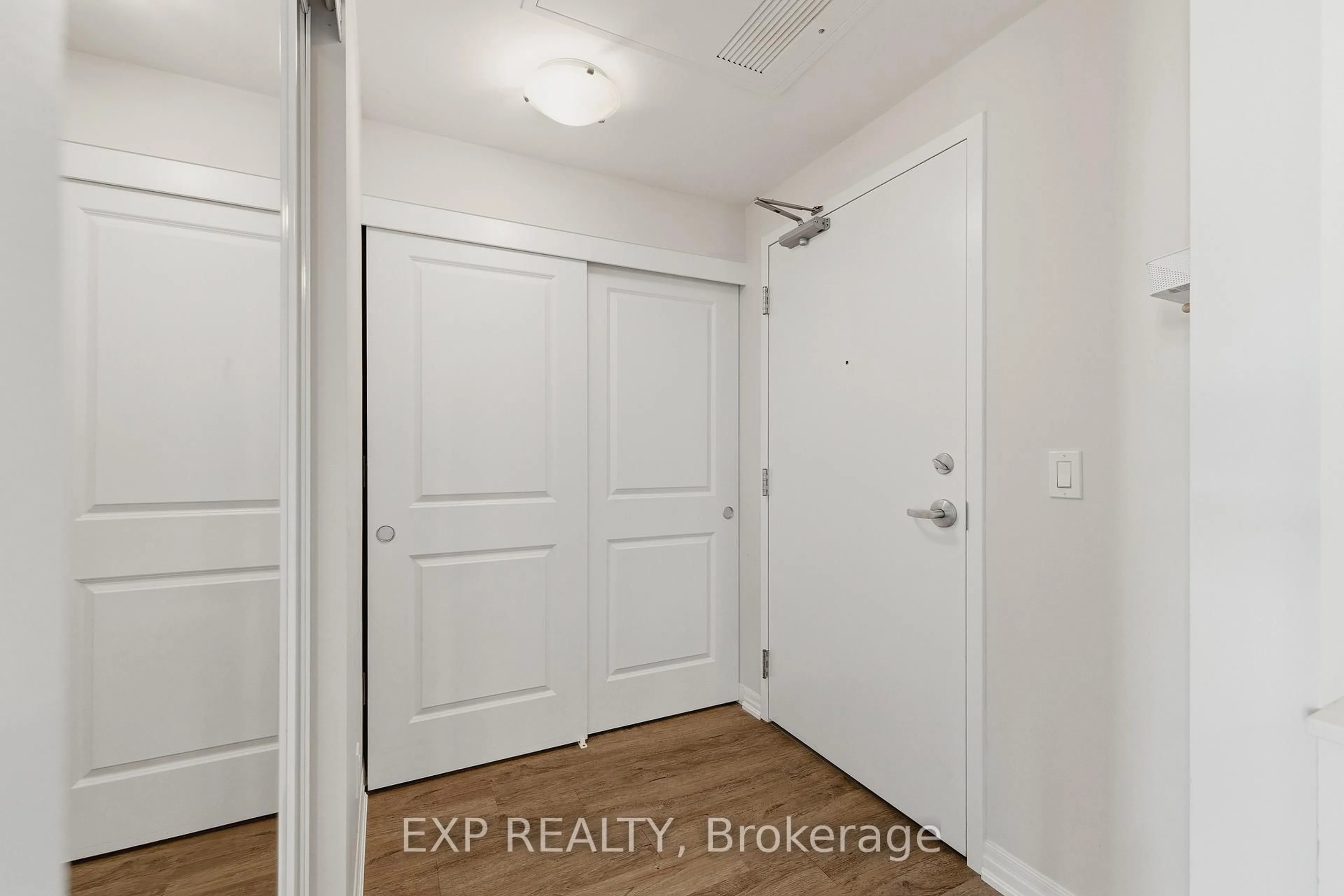 Indoor entryway for 195 Commonwealth St #206, Kitchener Ontario N2E 0H5