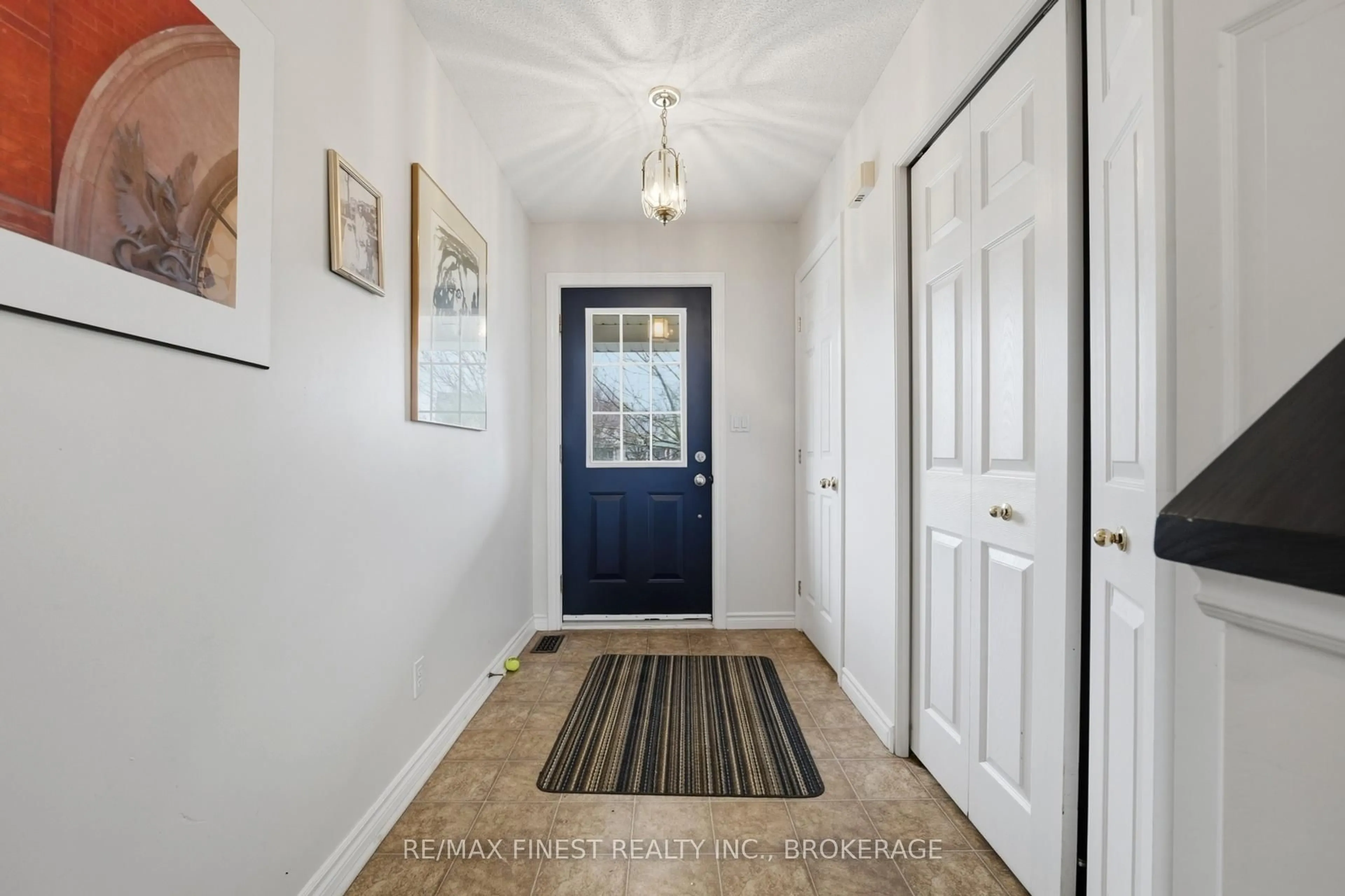 Indoor entryway for 116 FIRESIDE Crt, Kingston Ontario K7K 7L8