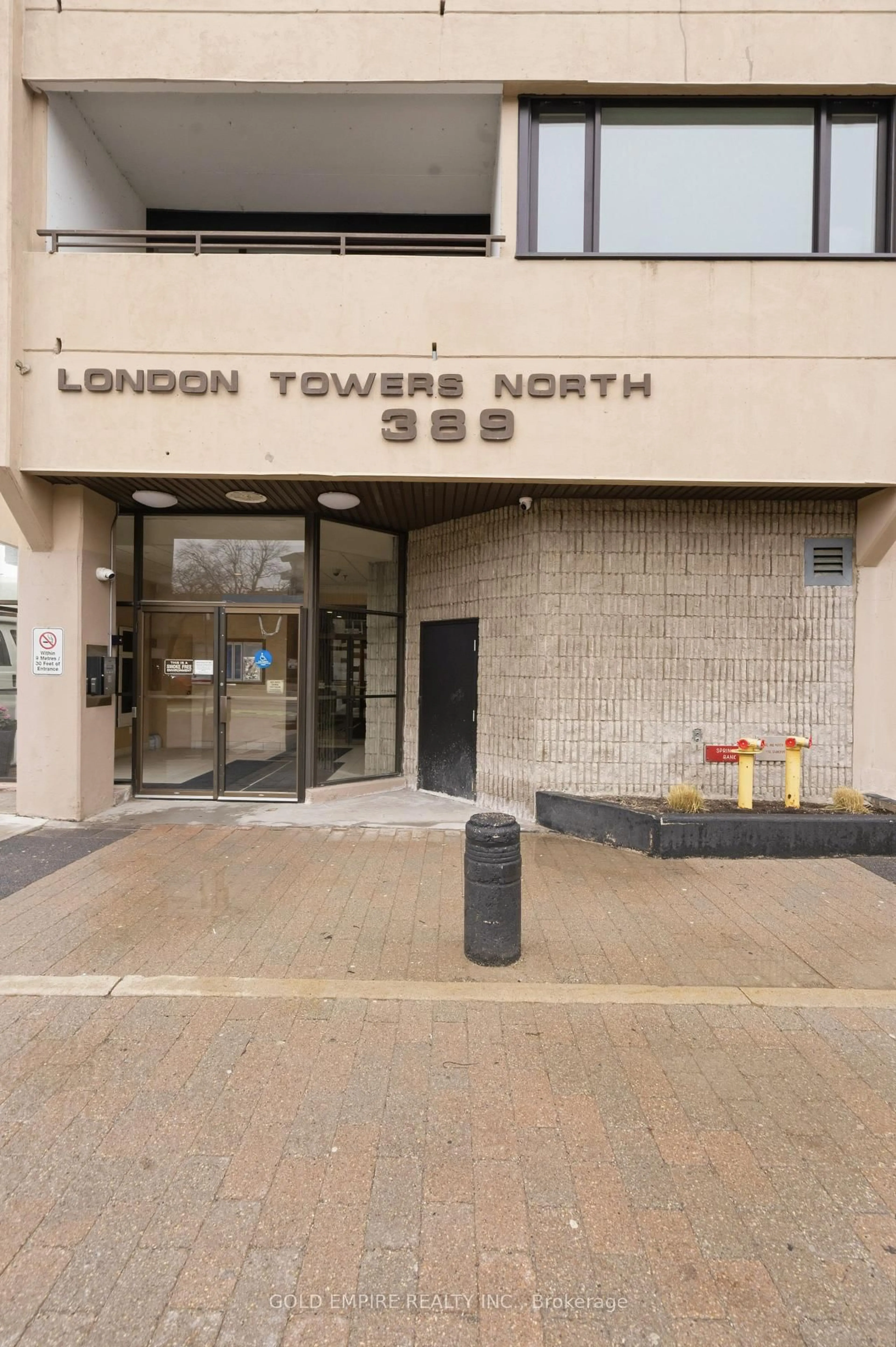 Indoor foyer for 389 Dundas St #701, London East Ontario N6B 3L5