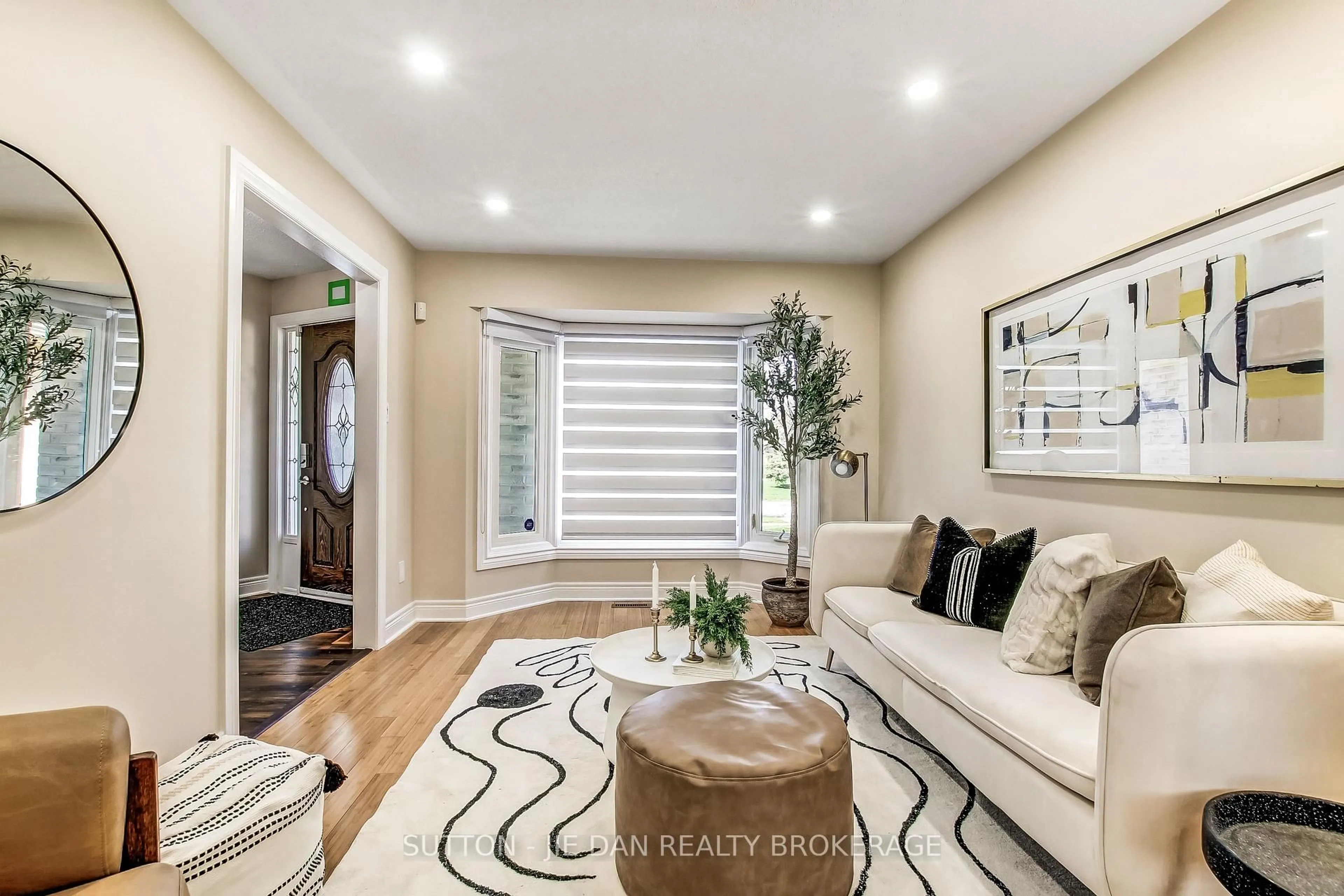 Living room with furniture, unknown for 62 BARRYDALE Cres, London North Ontario N6G 2X4