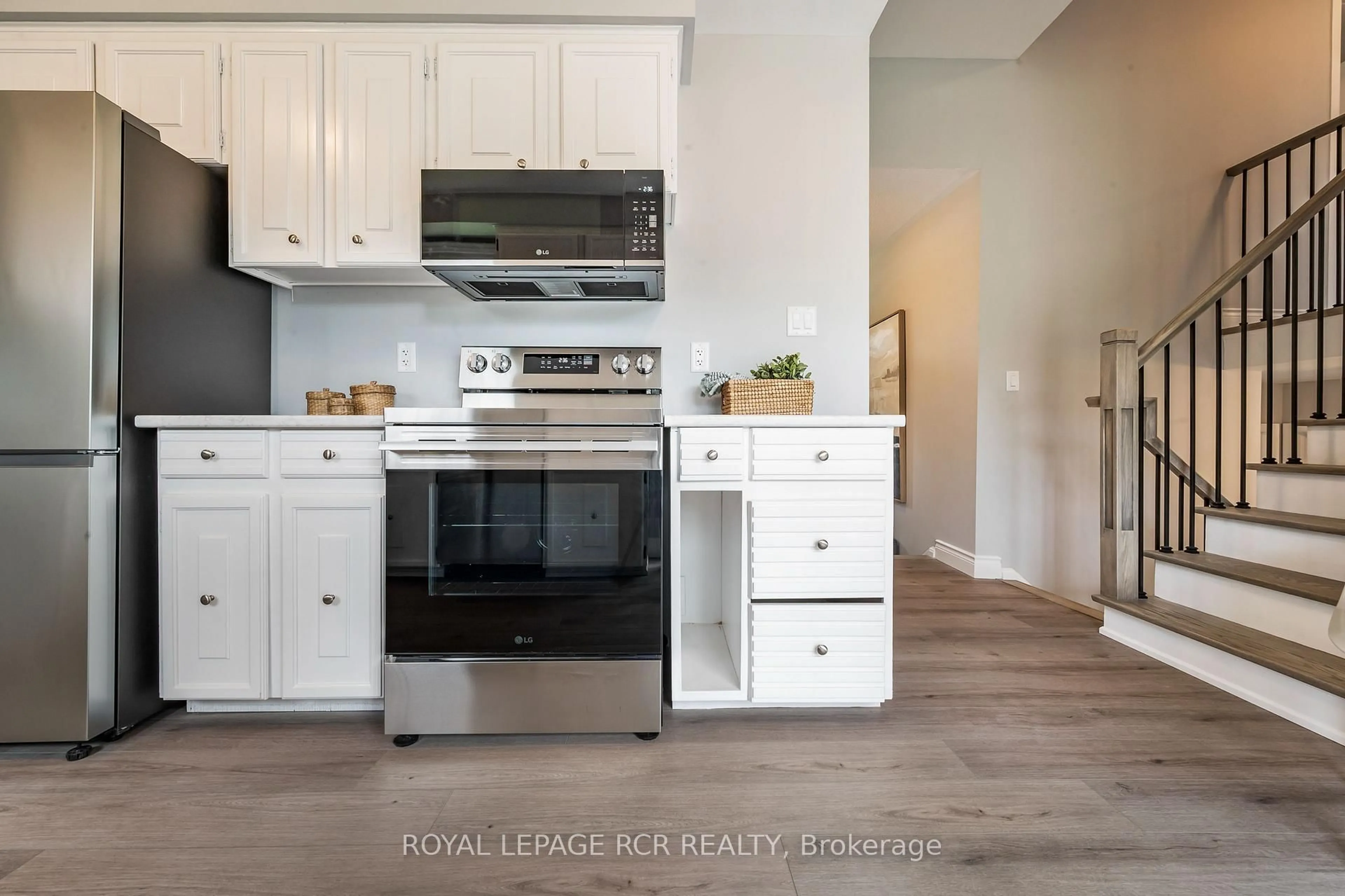 Open concept kitchen, unknown for 24 Randy Ave, Mono Ontario L9W 2A3