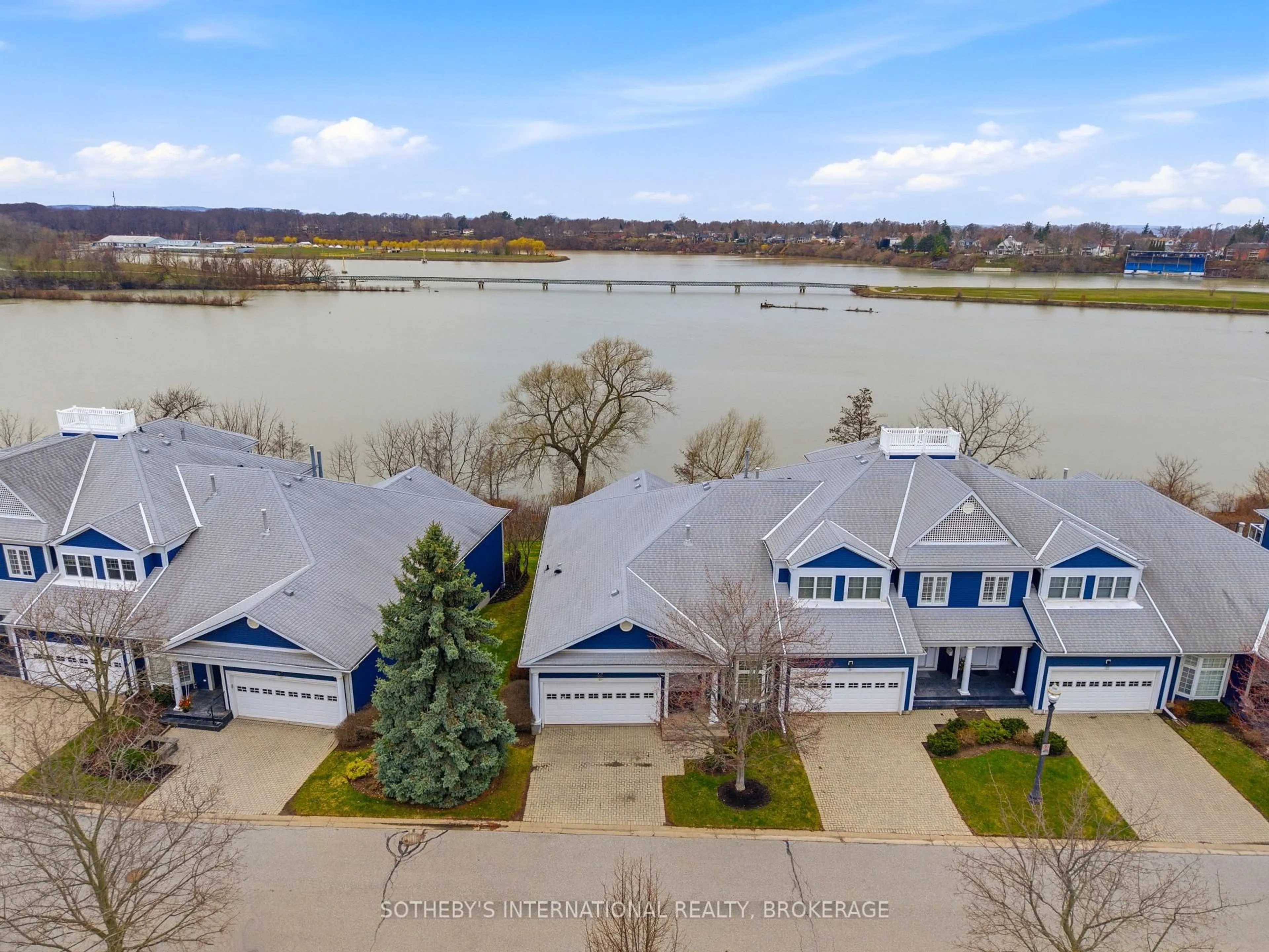 A pic from outside/outdoor area/front of a property/back of a property/a pic from drone, water/lake/river/ocean view for 88 Lakeport Rd #15, St. Catharines Ontario L2N 4P8