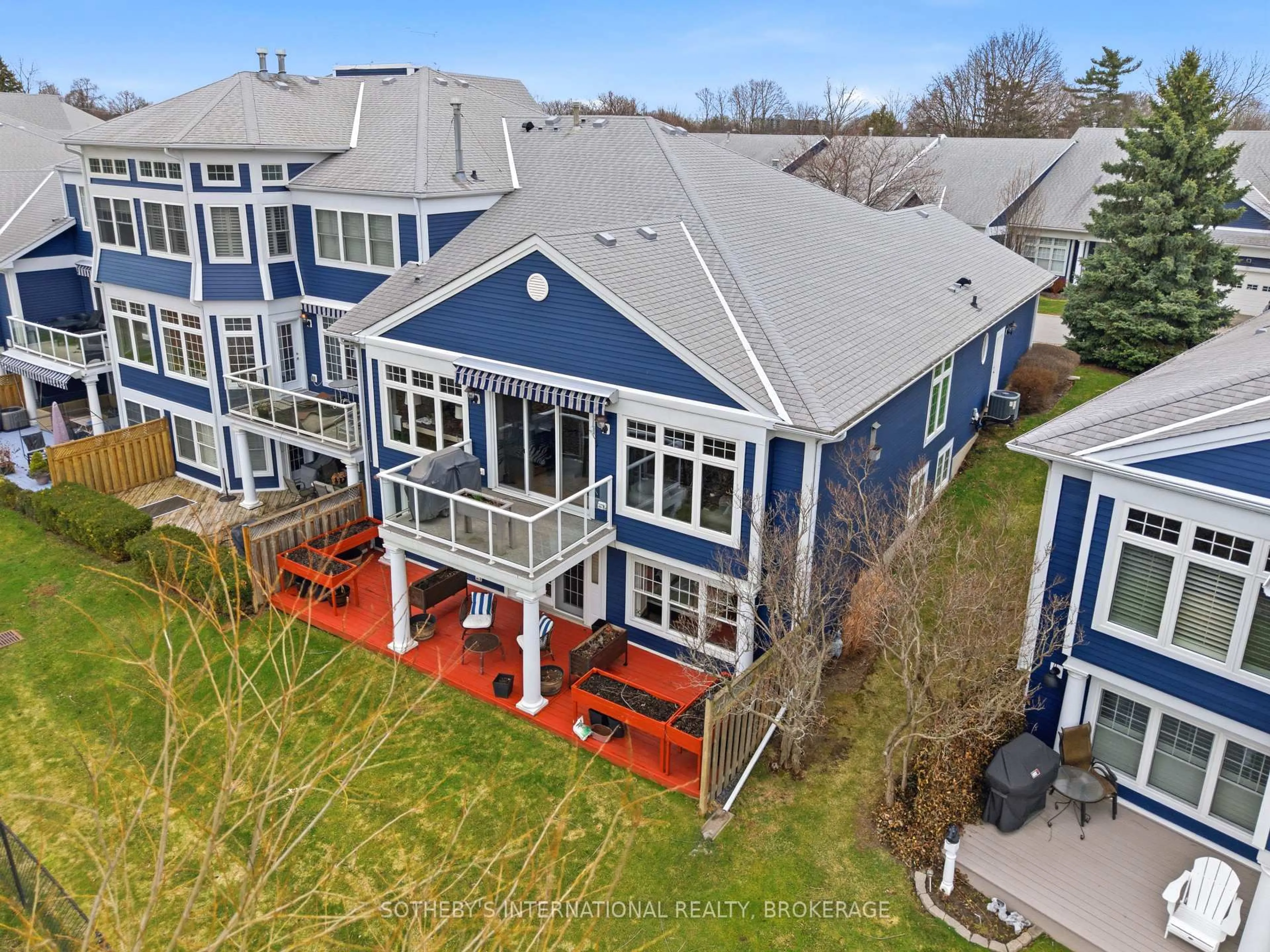 A pic from outside/outdoor area/front of a property/back of a property/a pic from drone, unknown for 88 Lakeport Rd #15, St. Catharines Ontario L2N 4P8