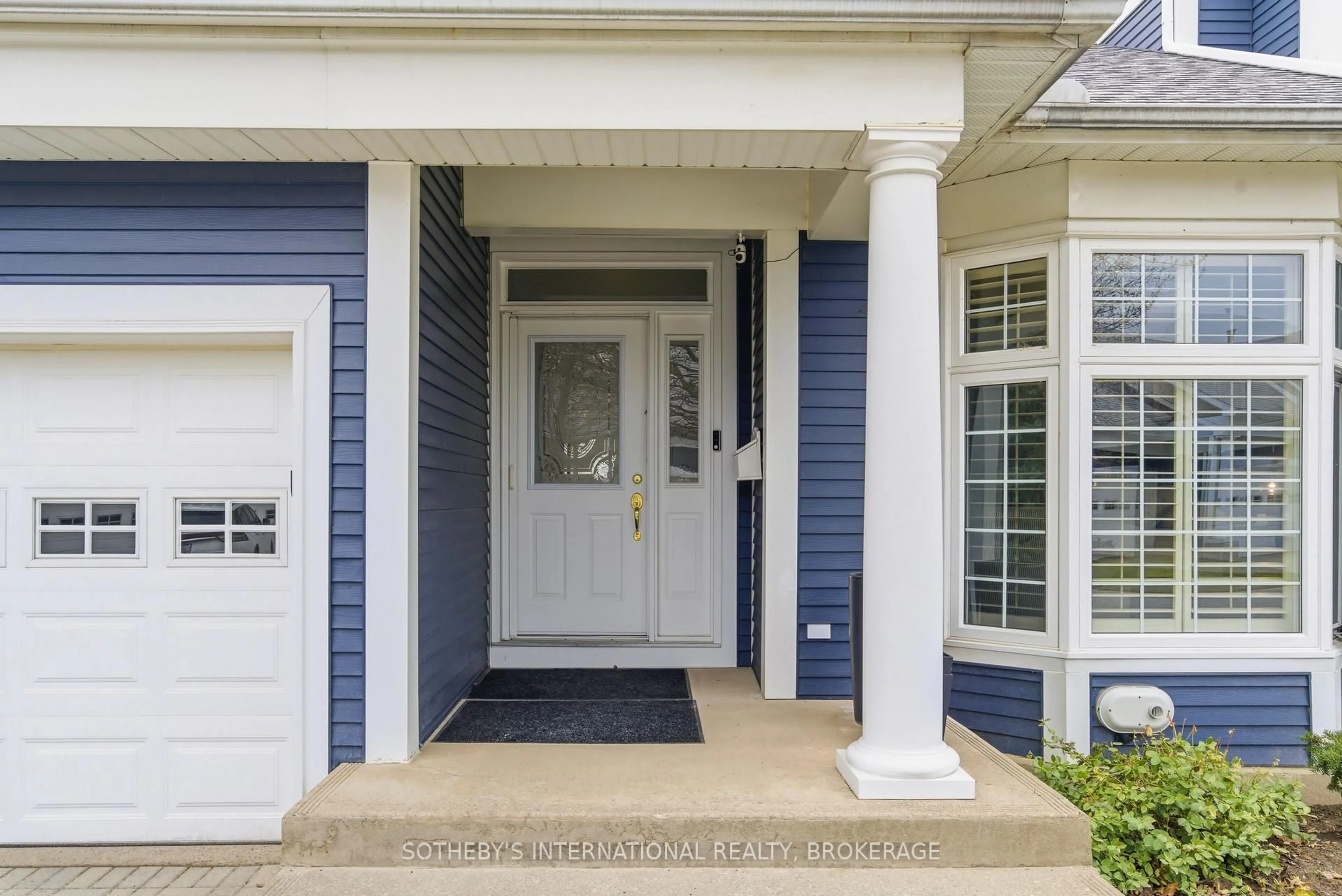 Indoor entryway for 88 Lakeport Rd #15, St. Catharines Ontario L2N 4P8