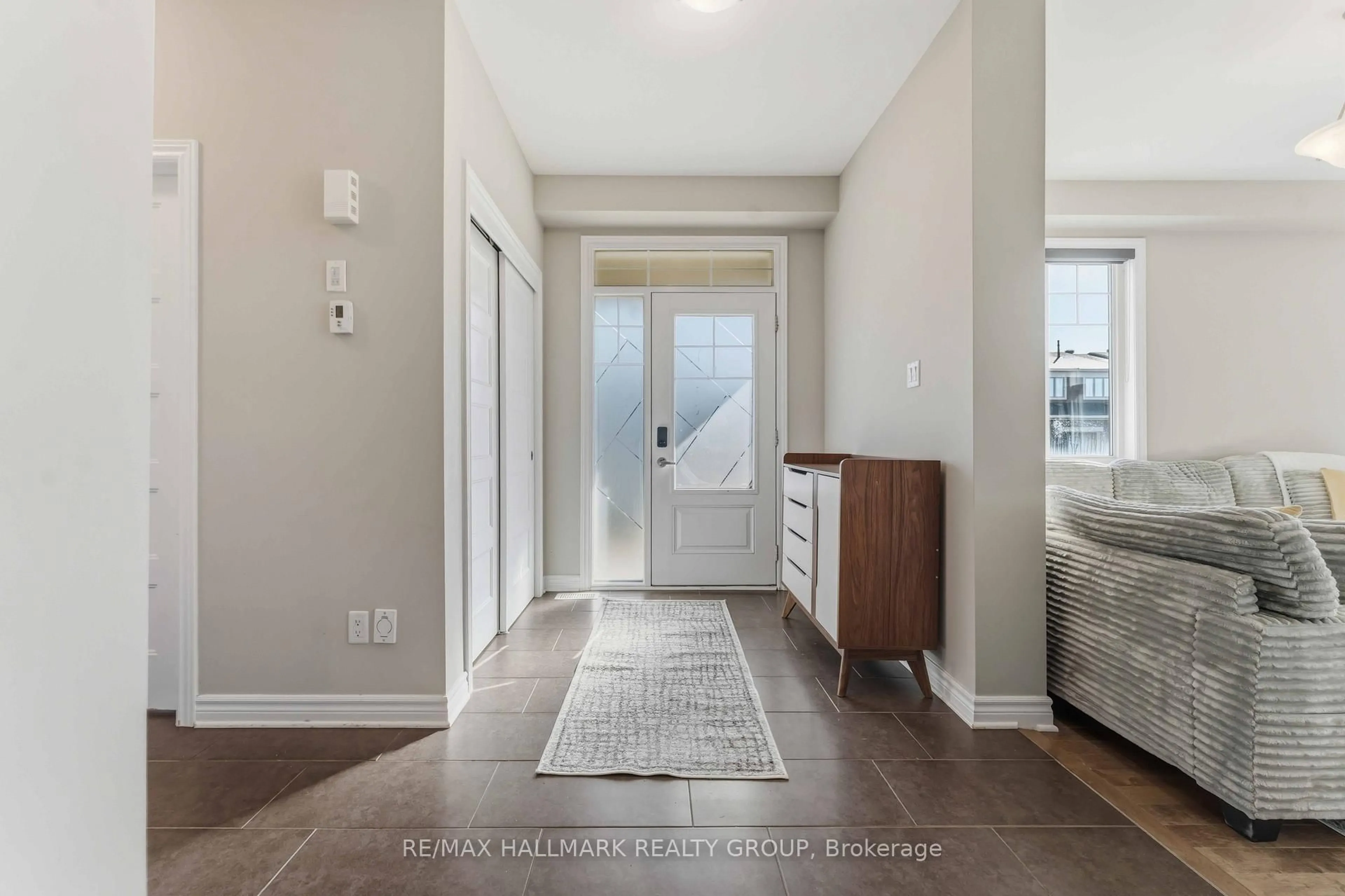 Indoor entryway for 534 Hyssop St, Orleans Ontario K4A 1B9