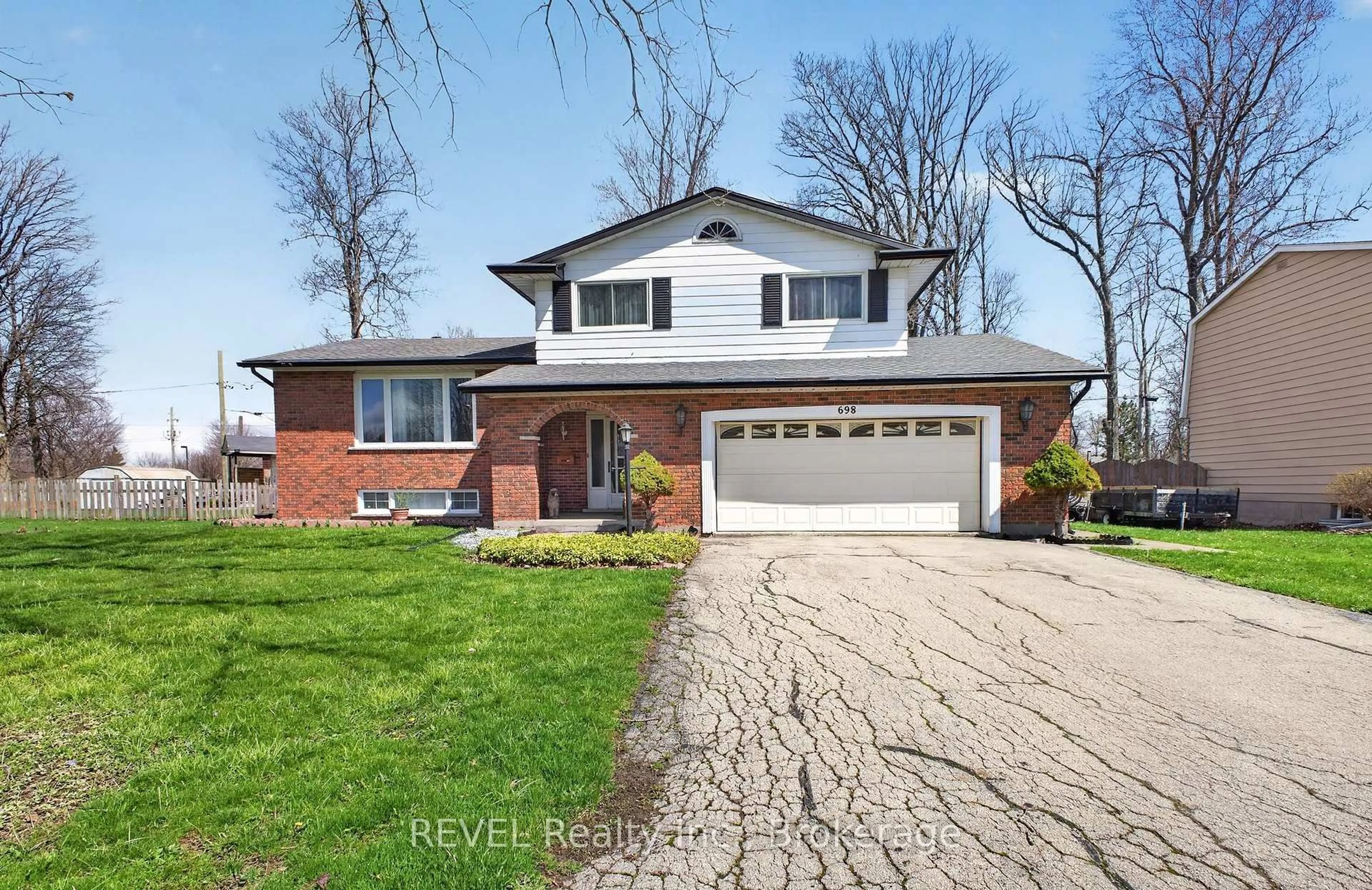 Home with brick exterior material, street for 698 Daytona Dr, Fort Erie Ontario L2A 4Z6