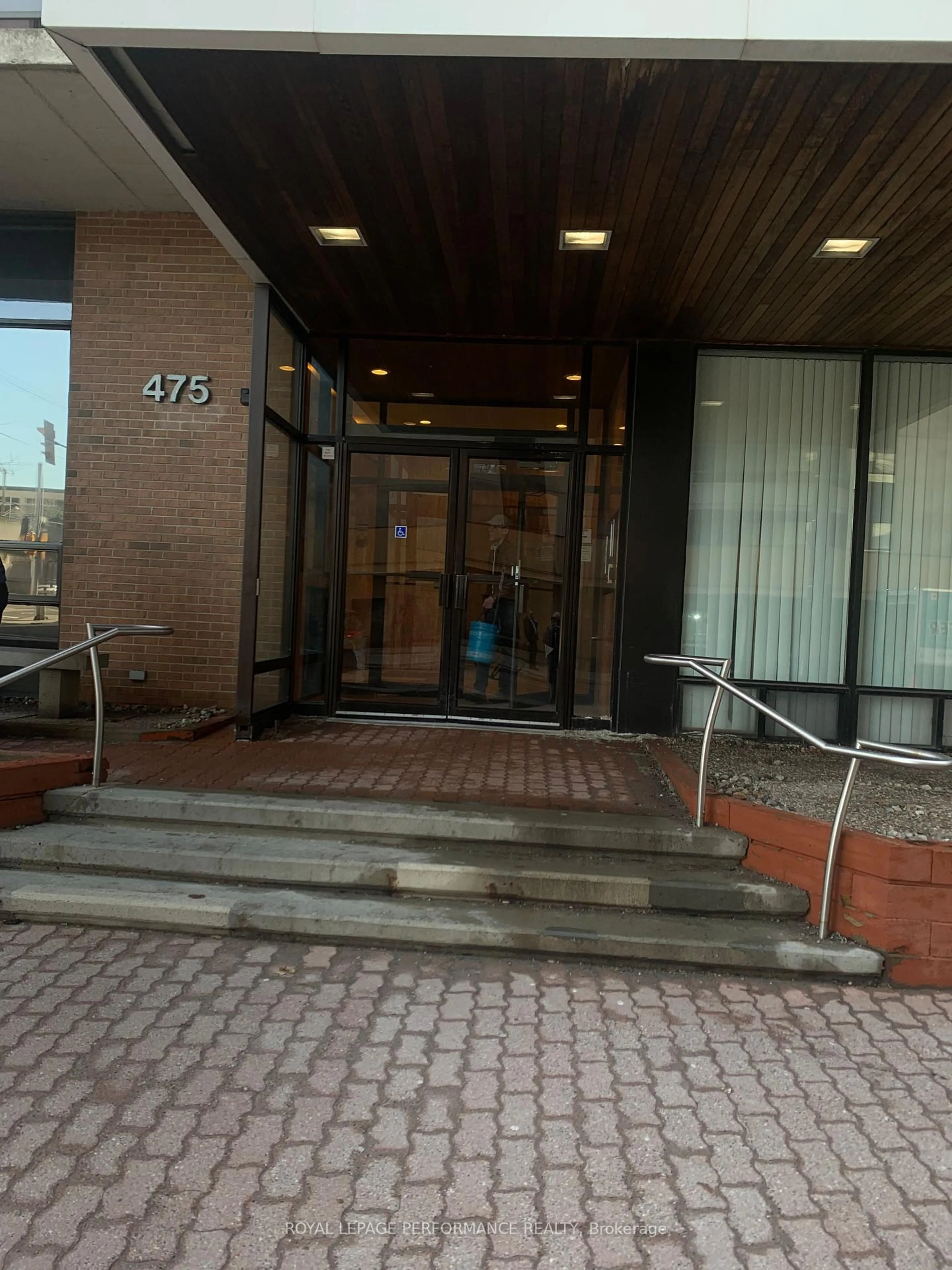 Indoor foyer for 475 Laurier Ave #1107, Ottawa Ontario K1R 7X1