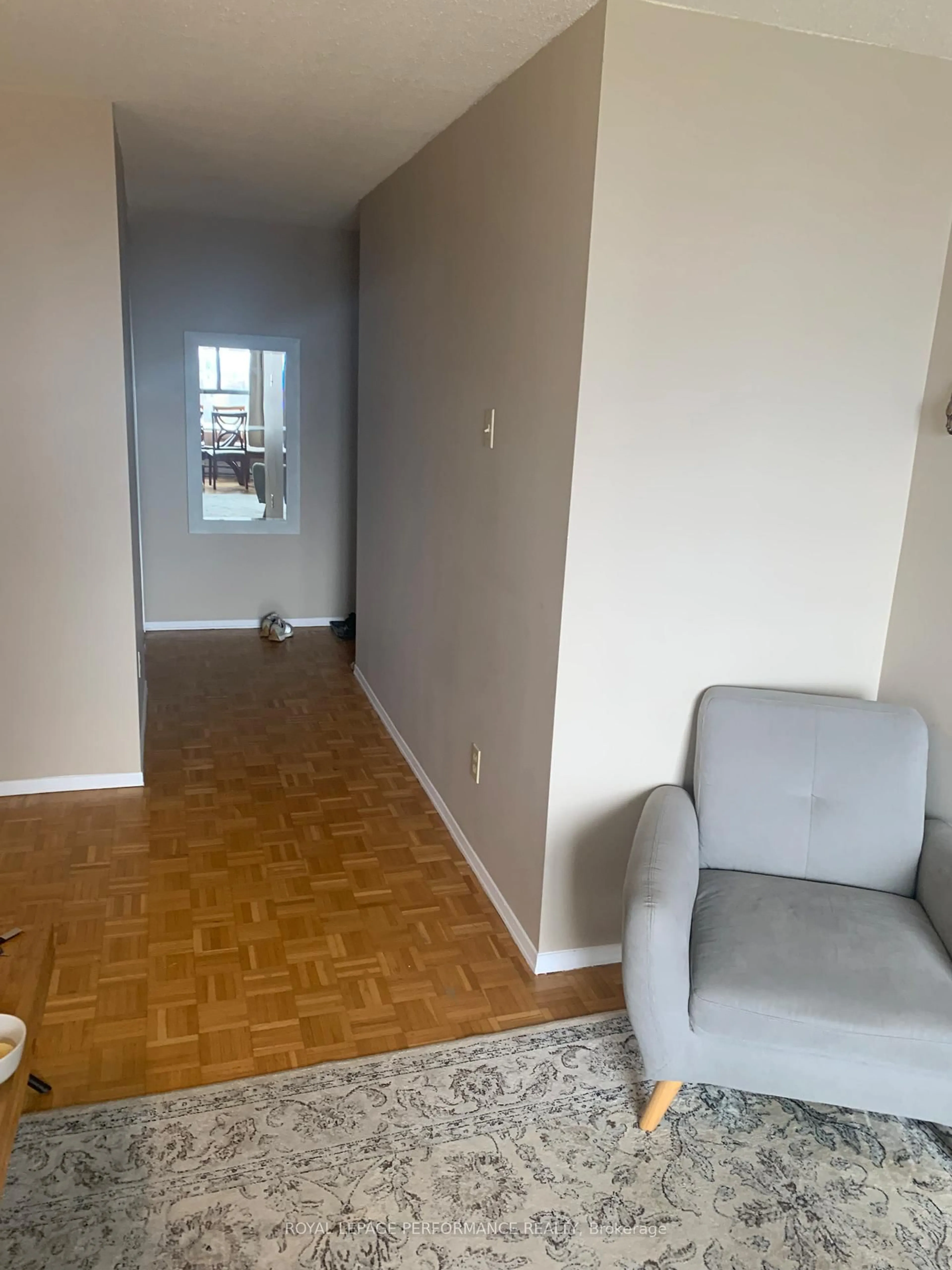 A pic of a room for 475 Laurier Ave #1107, Ottawa Ontario K1R 7X1