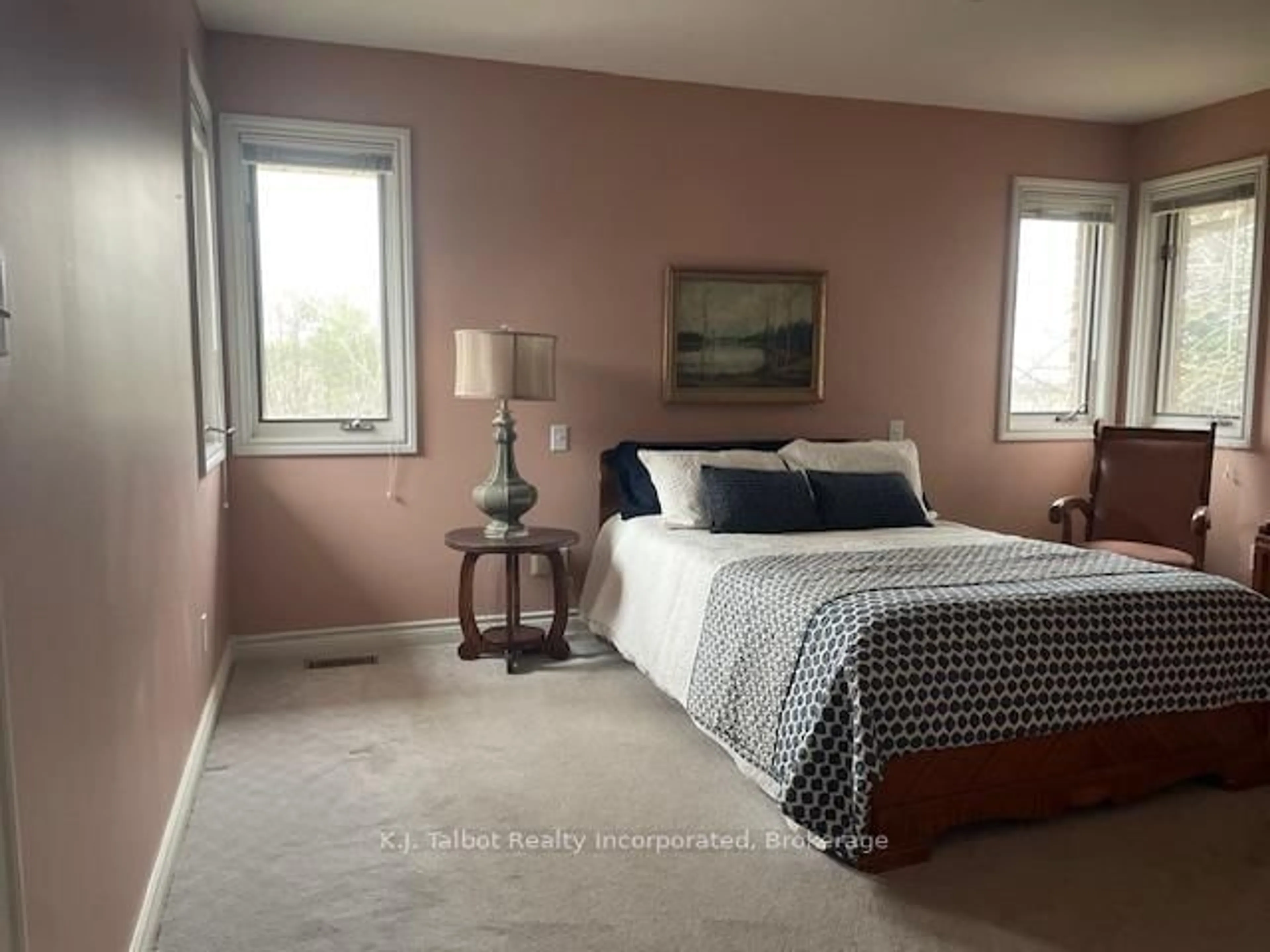 A pic of a room for 386 Templeton St, North Huron Ontario N0M 1H0