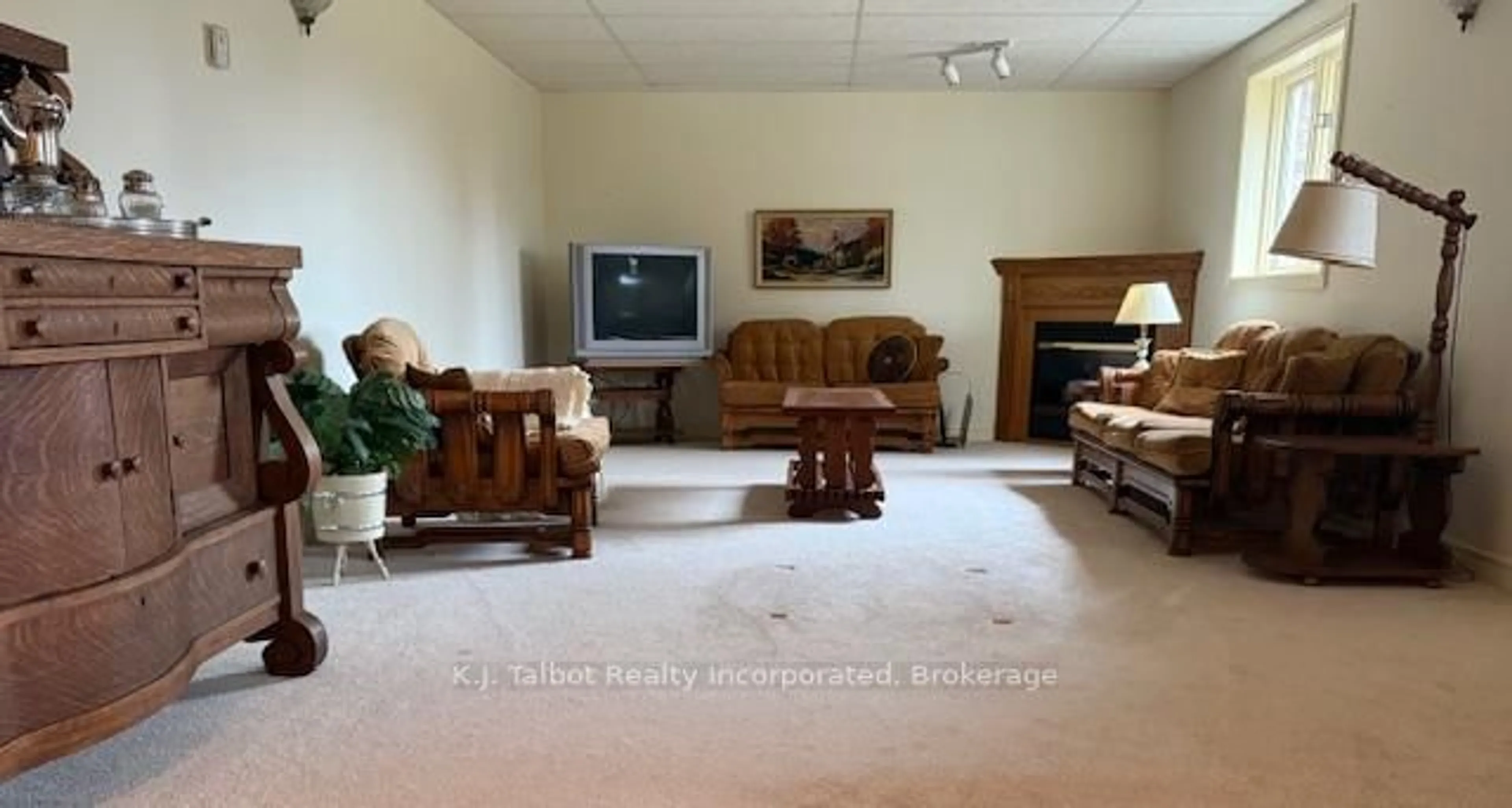 A pic of a room for 386 Templeton St, North Huron Ontario N0M 1H0