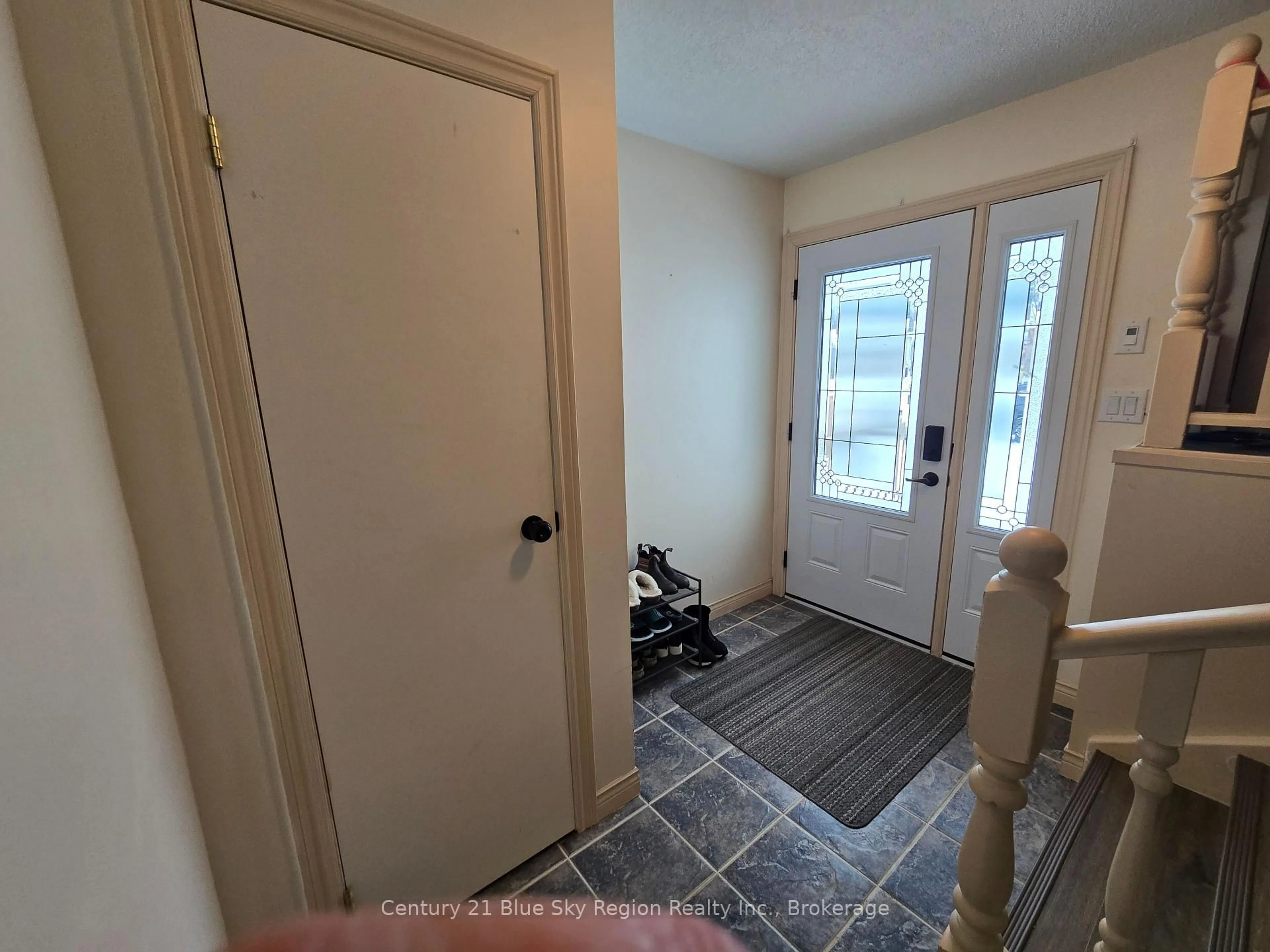 Indoor entryway for 441 Mageau St, West Nipissing Ontario P2B 3G5