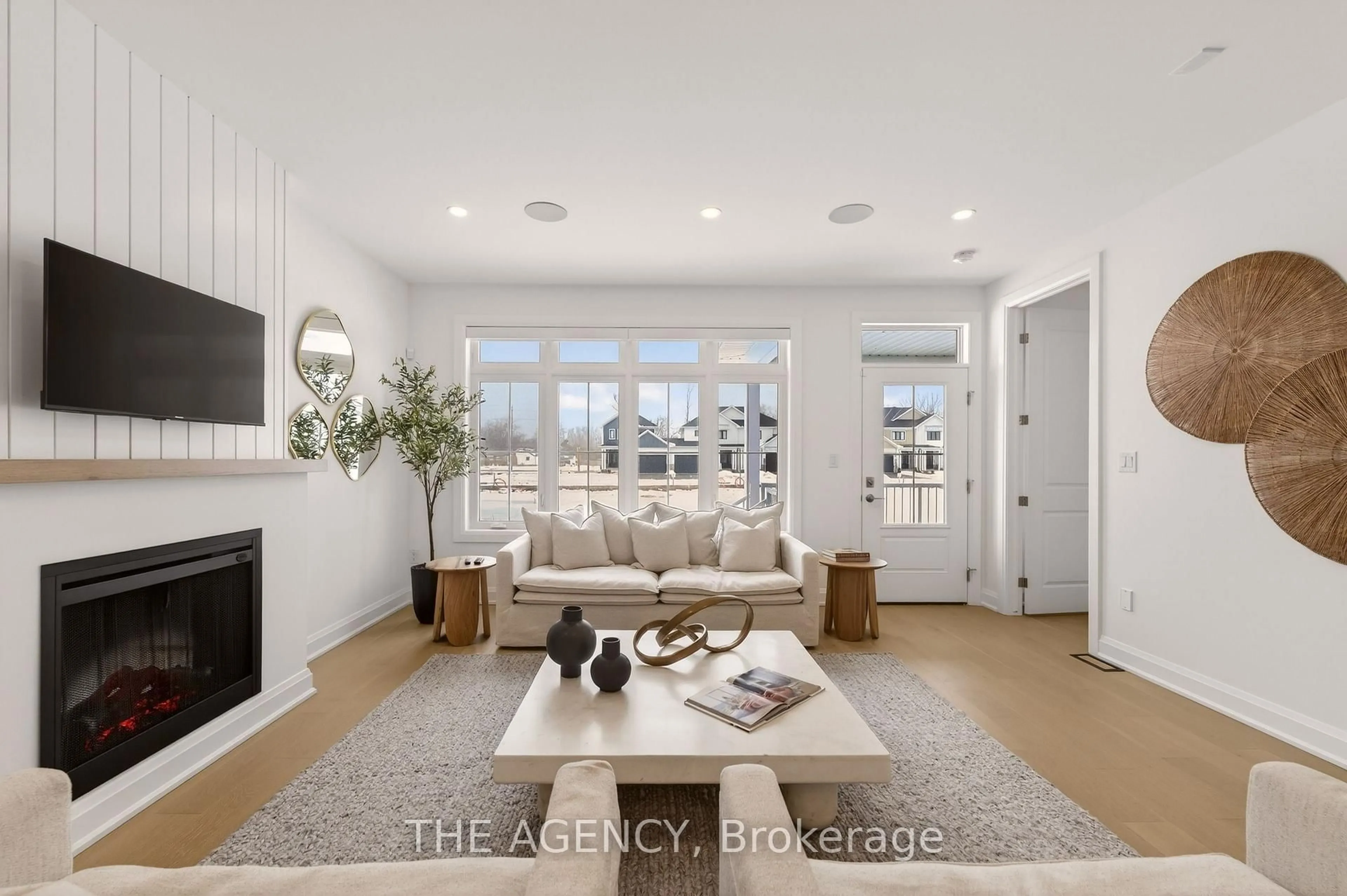 Living room with furniture, unknown for 574 Seneca Dr #70F, Fort Erie Ontario L2A 1C2