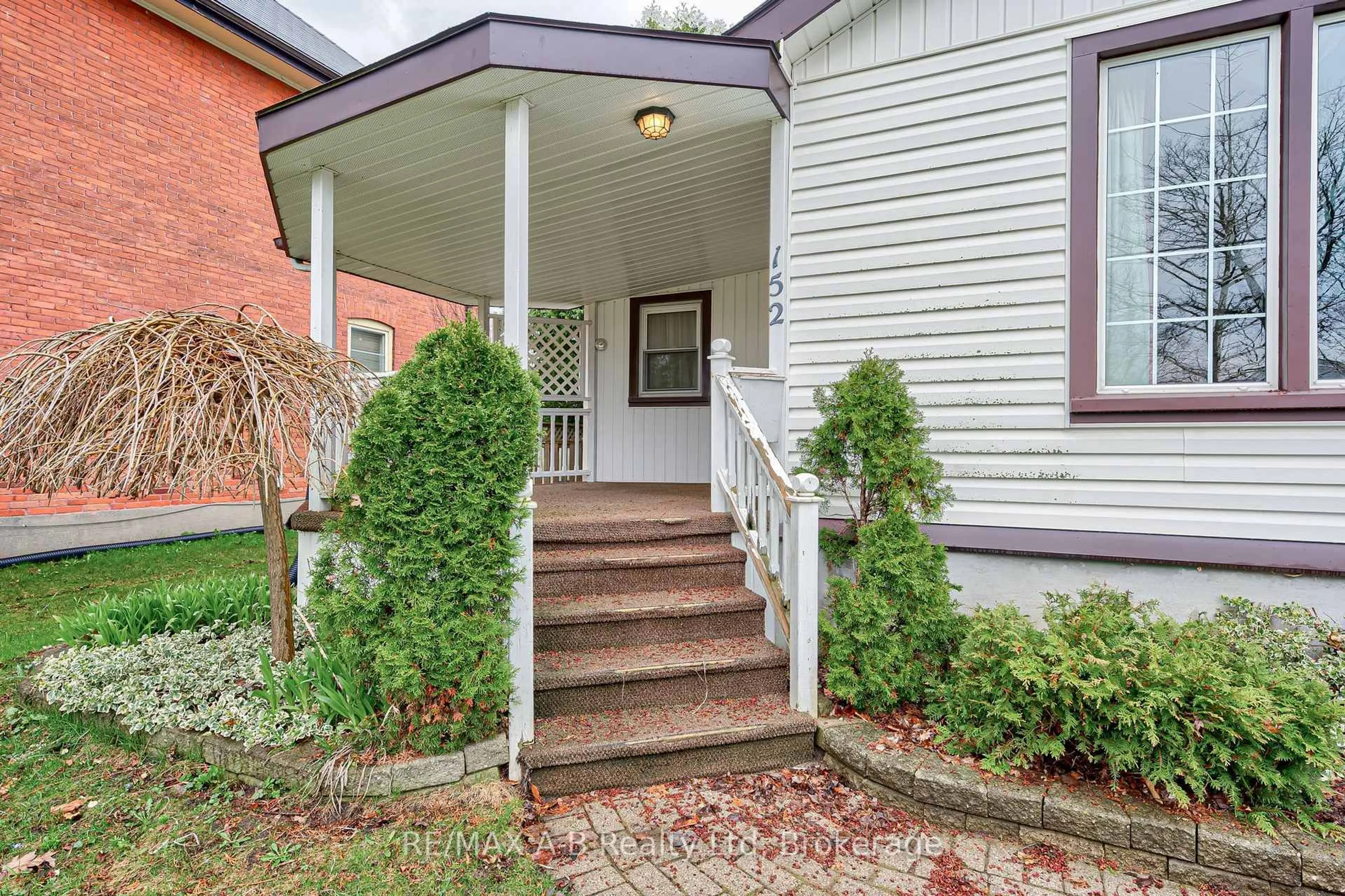 Unknown for 152 Birmingham St, Stratford Ontario N5A 2T2