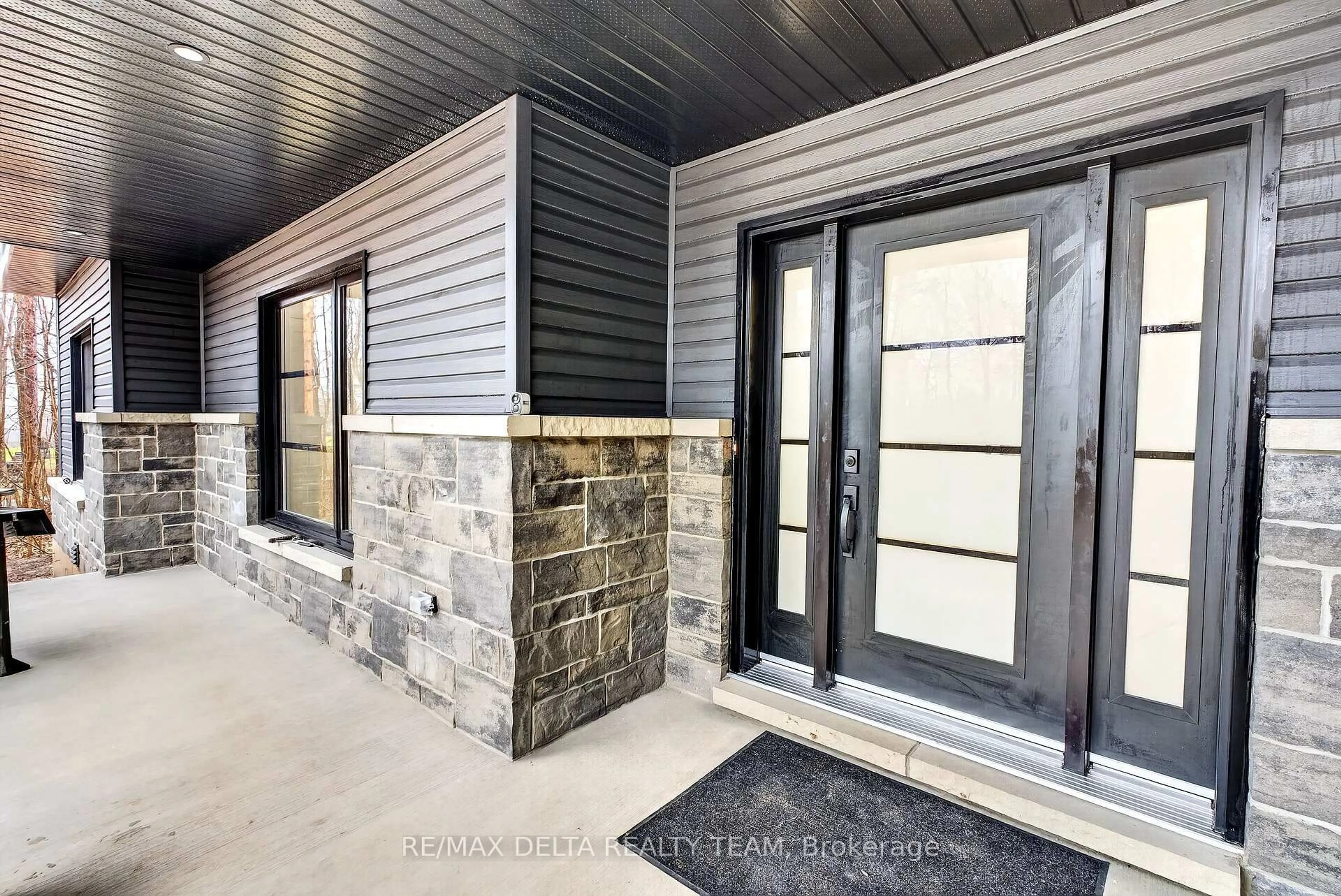 Indoor entryway for 7861 Springhill Rd, Winchester Ontario K0C 2K0