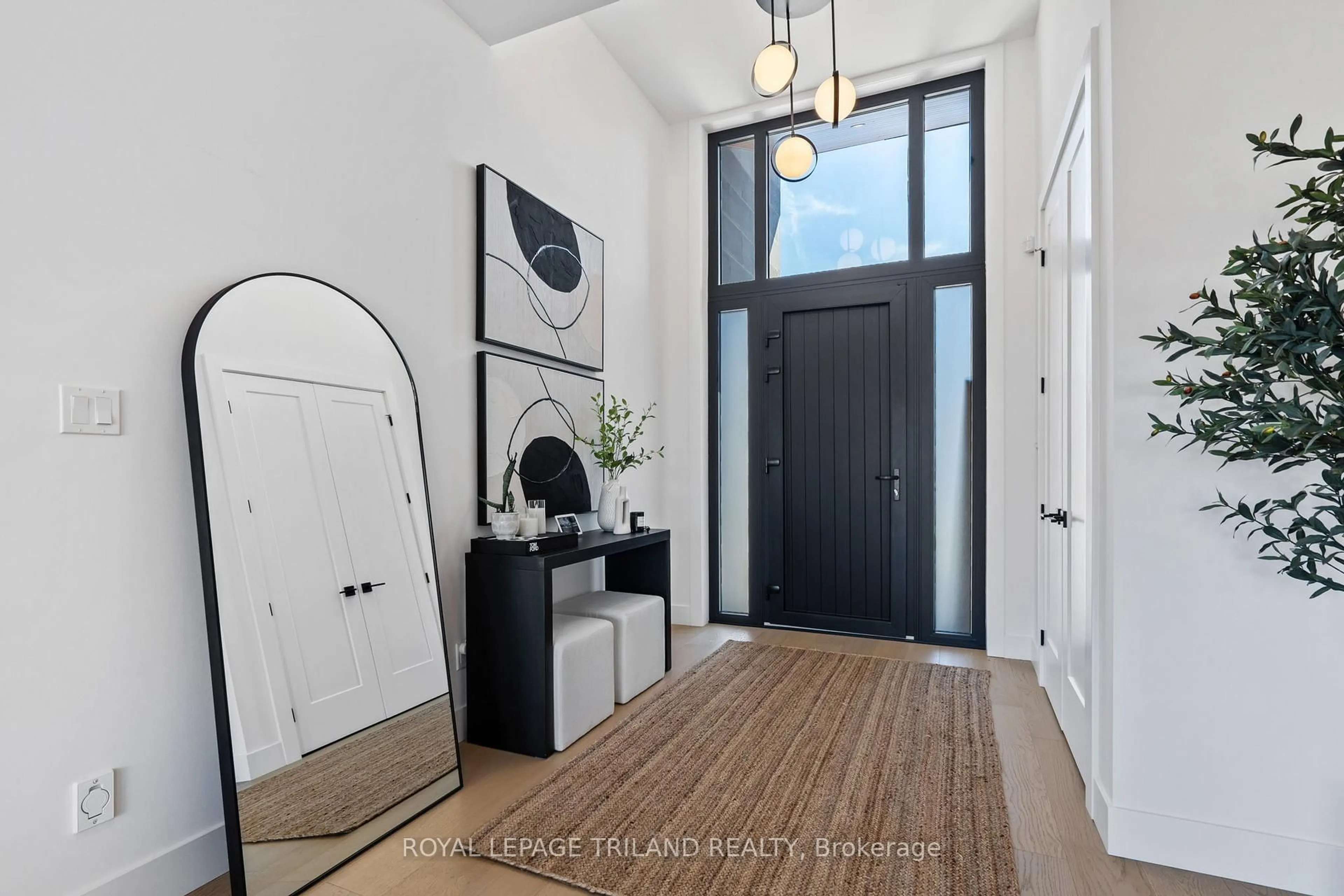 Indoor entryway for 3455 Grand Oak Crossing, London South Ontario N6P 0G7