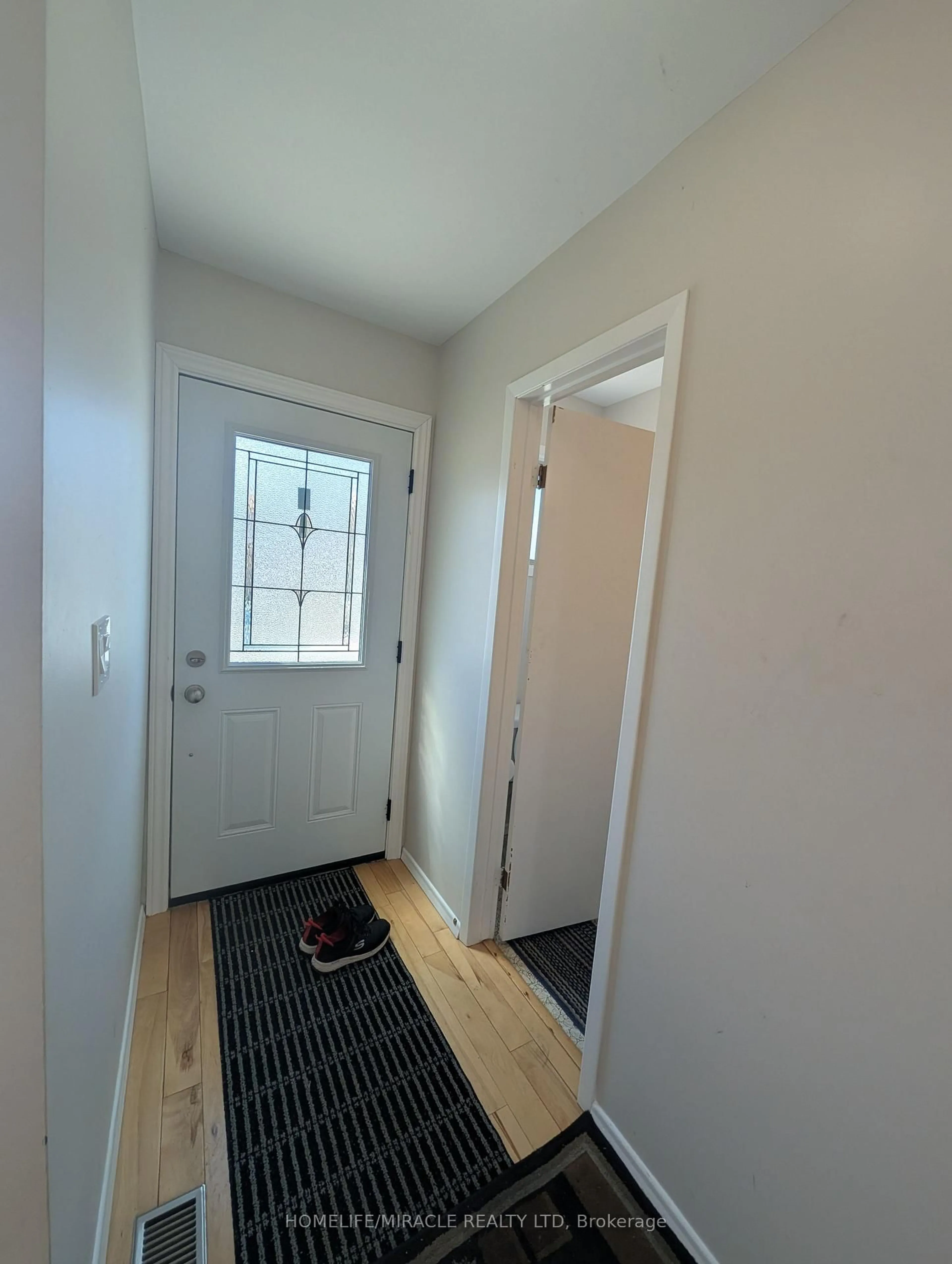 Indoor entryway for 27 Addington St #7, Loyalist Ontario K7N 1C6