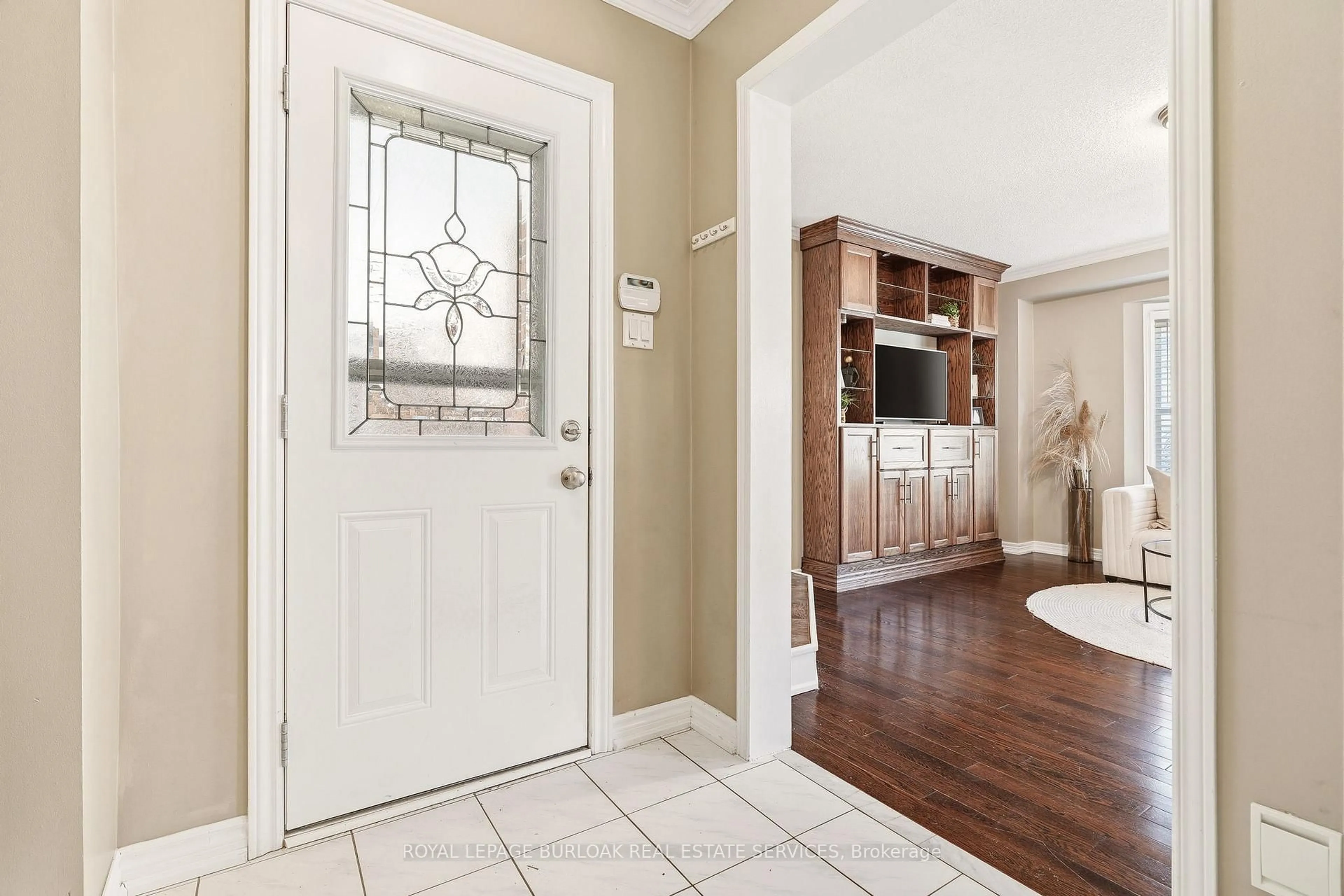 Indoor entryway for 95 Thornlodge Dr, Hamilton Ontario L8B 0L9