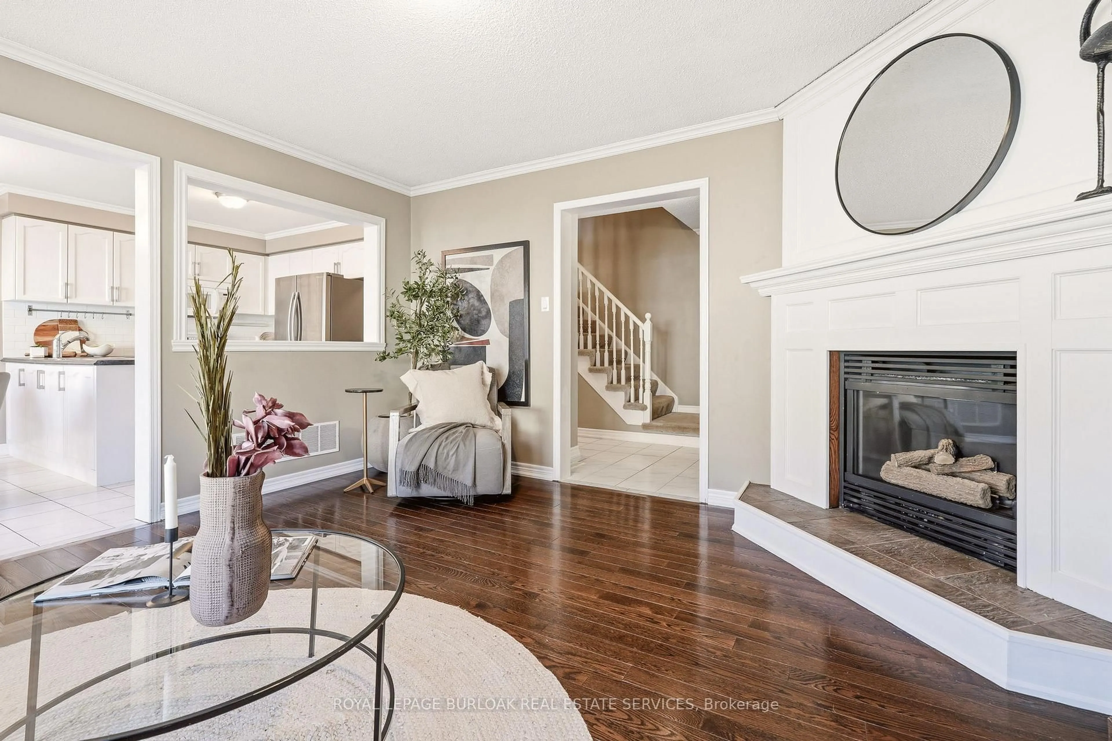 Living room with furniture, unknown for 95 Thornlodge Dr, Hamilton Ontario L8B 0L9