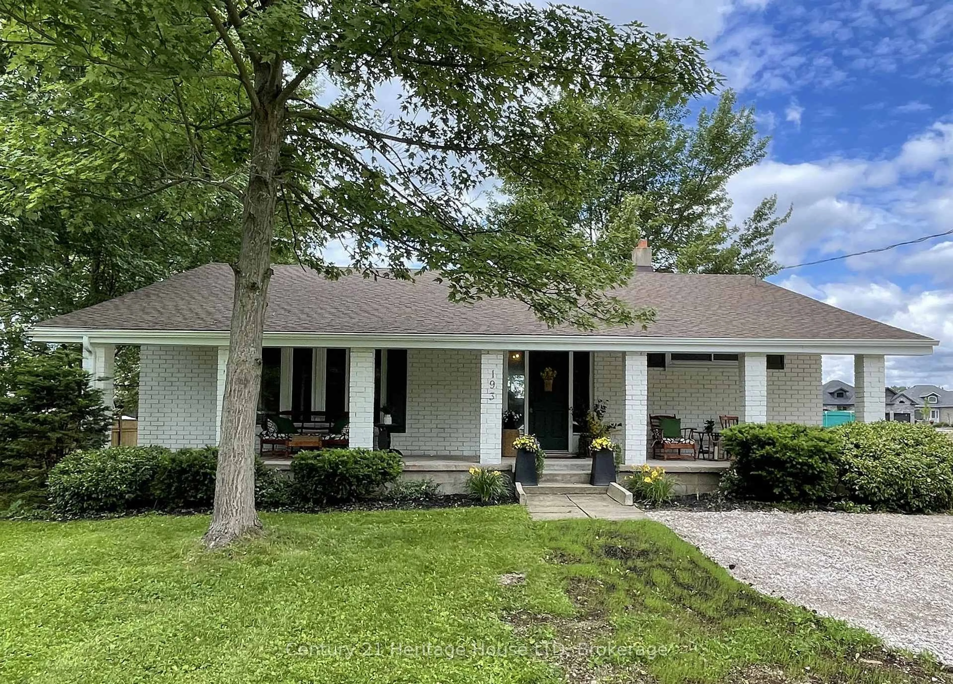 Home with vinyl exterior material, street for 193 Lakewood Ave, Fort Erie Ontario L0S 1B0