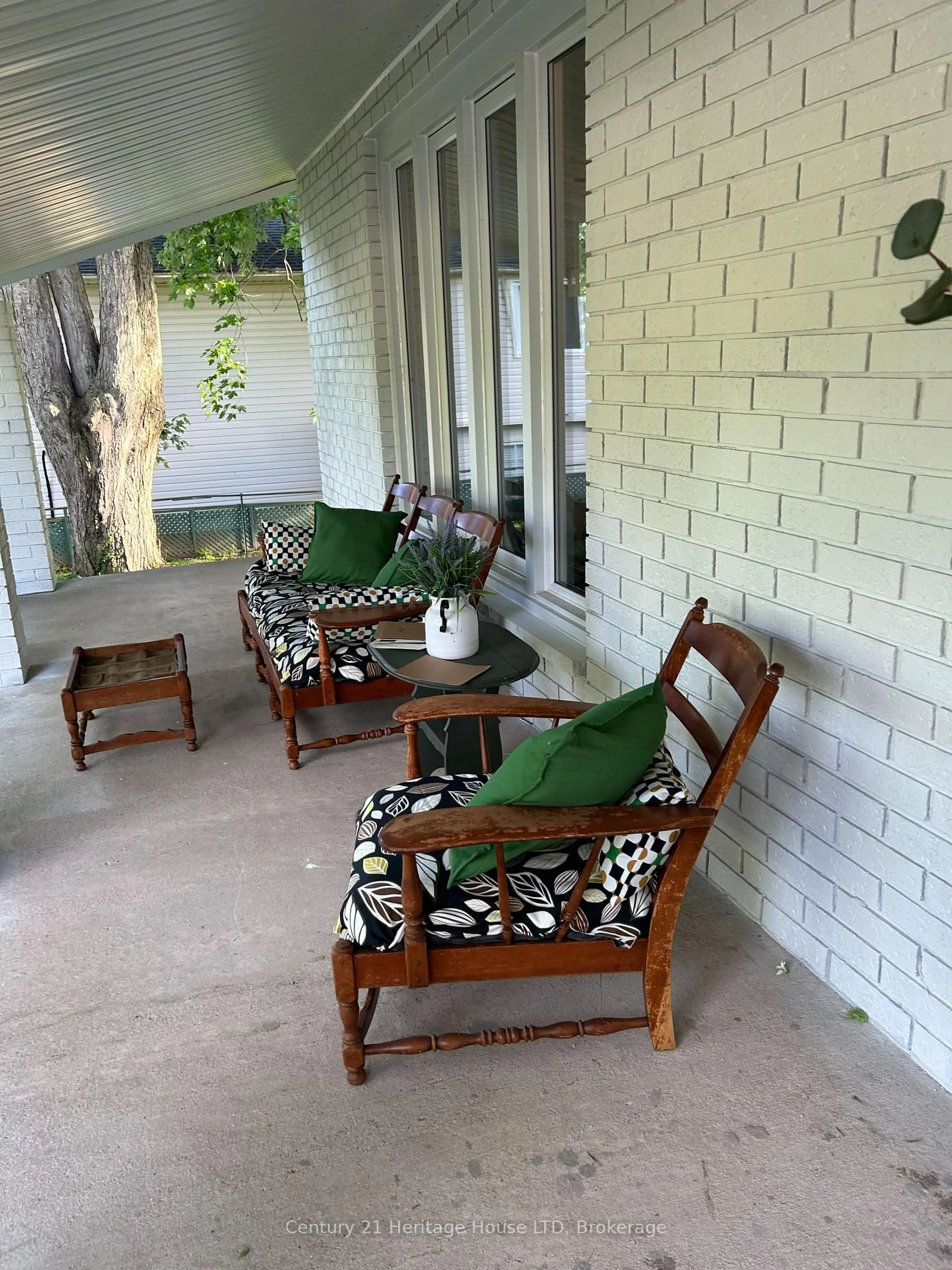 Patio, street for 193 Lakewood Ave, Fort Erie Ontario L0S 1B0