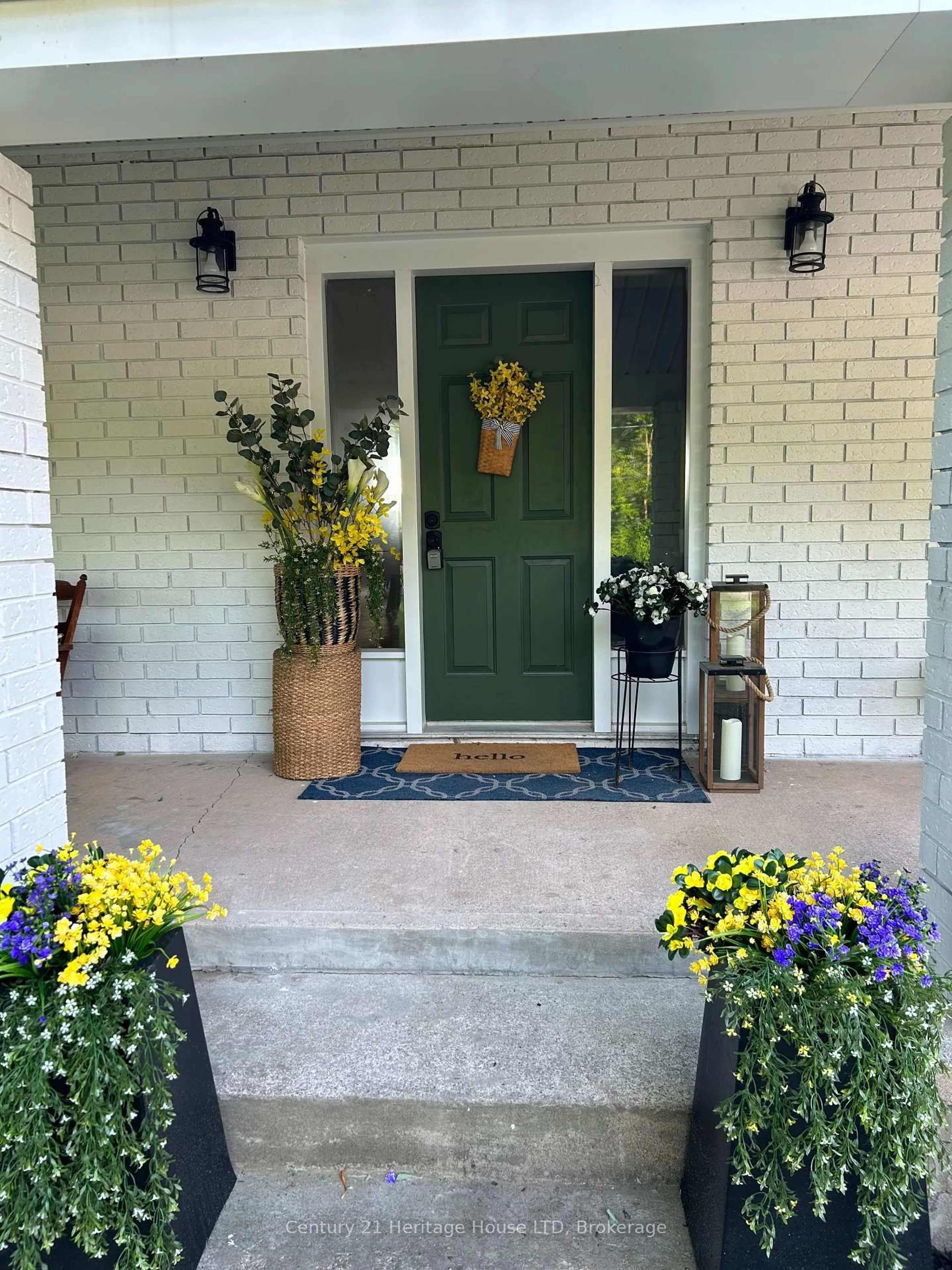 Indoor entryway for 193 Lakewood Ave, Fort Erie Ontario L0S 1B0