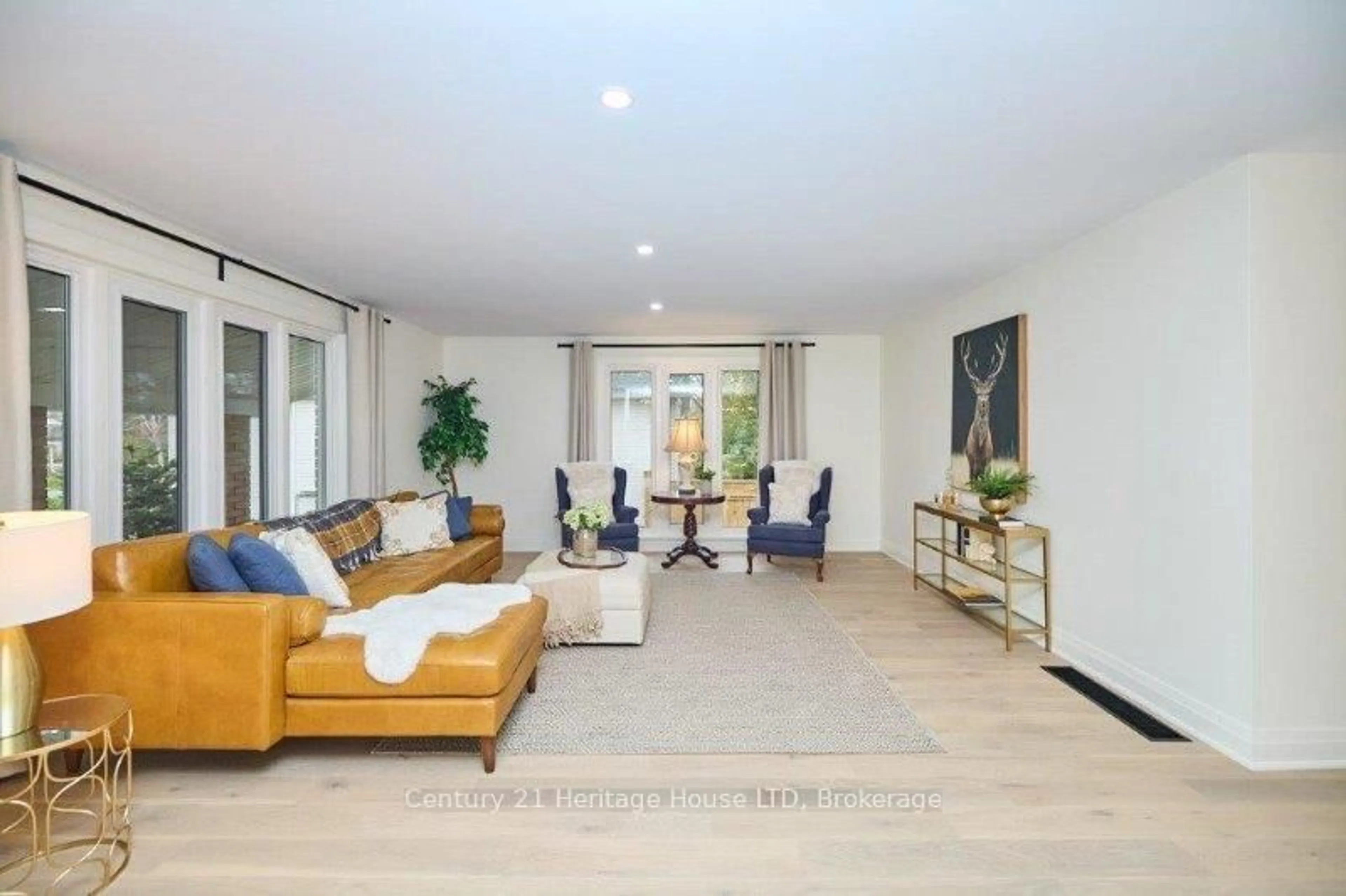 Living room with furniture, unknown for 193 Lakewood Ave, Fort Erie Ontario L0S 1B0