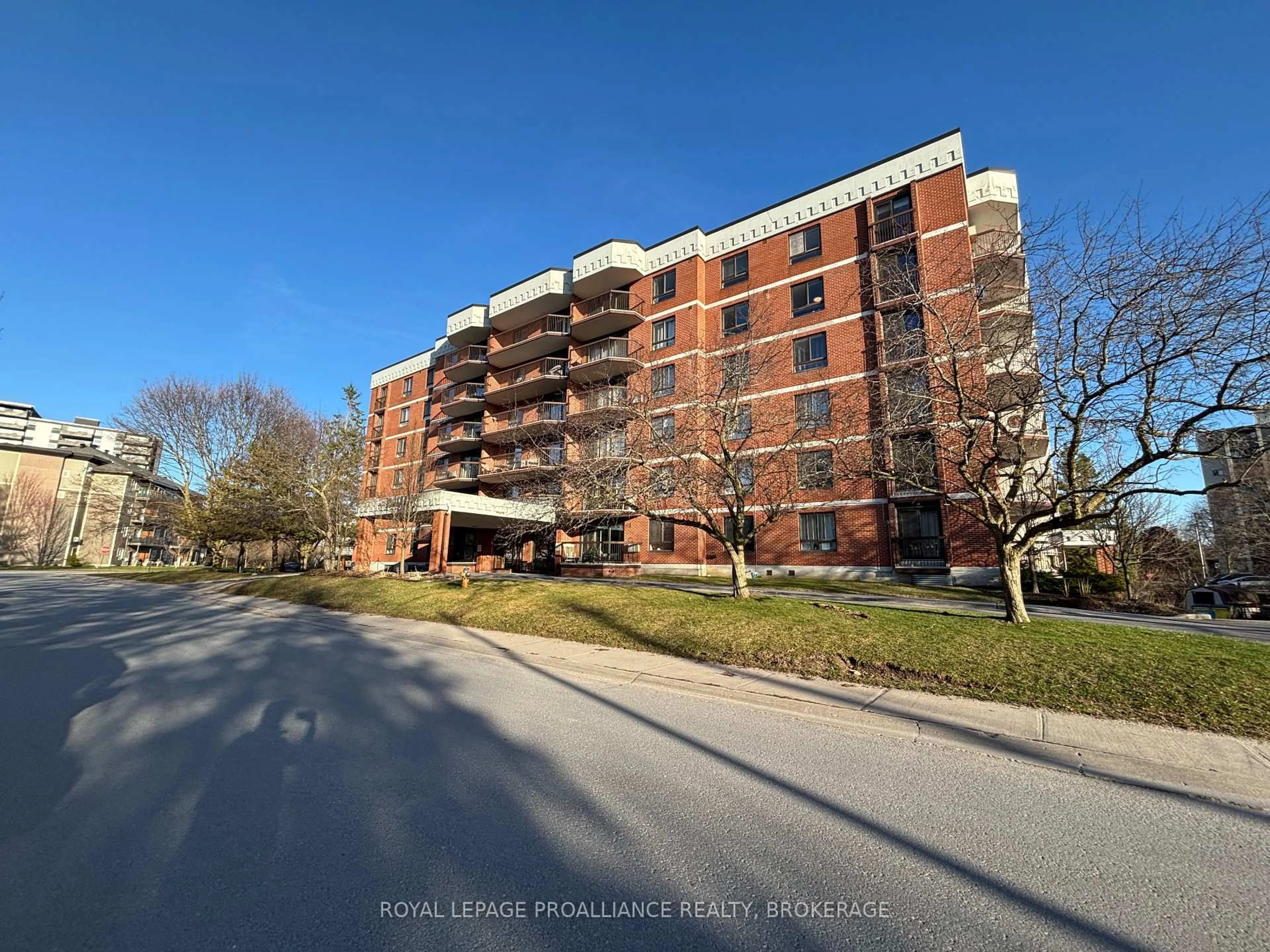 A pic from outside/outdoor area/front of a property/back of a property/a pic from drone, building for 14 Greenview Dr #505, Kingston Ontario K7M 7T5