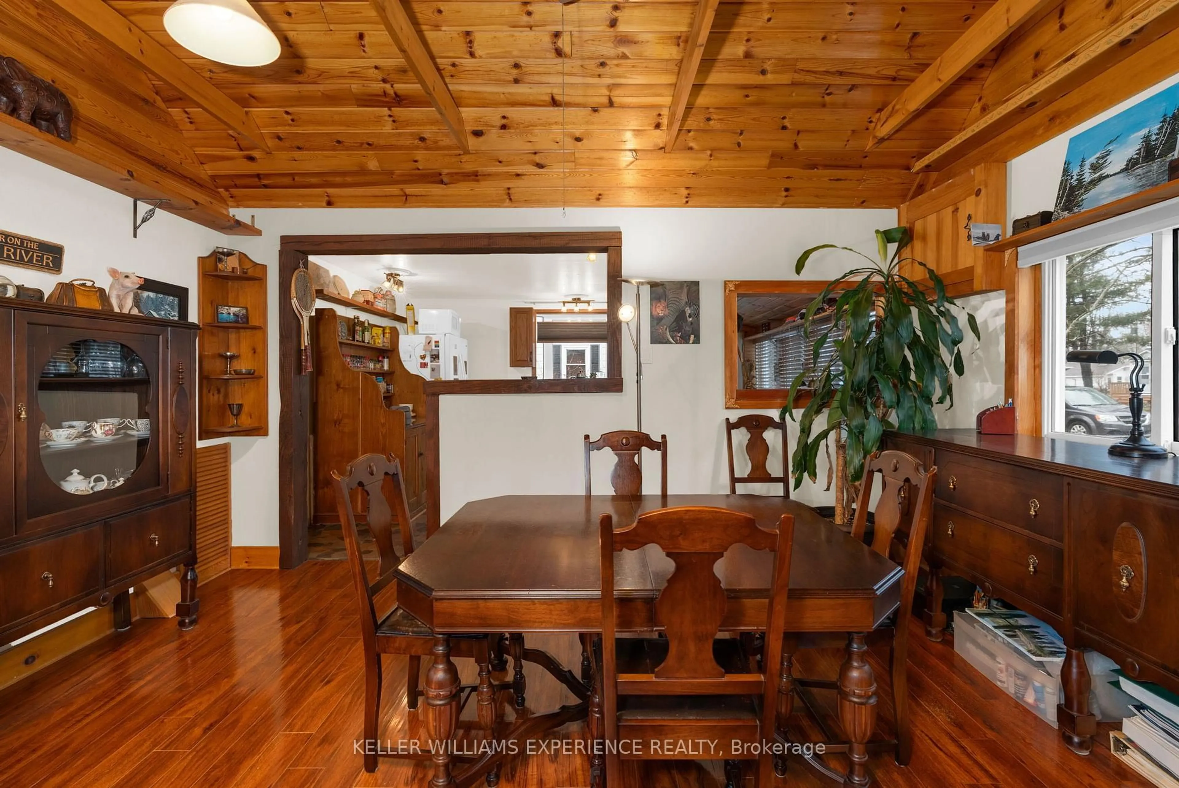 Dining room, wood/laminate floor for 520 First St, Gravenhurst Ontario P1P 1B9