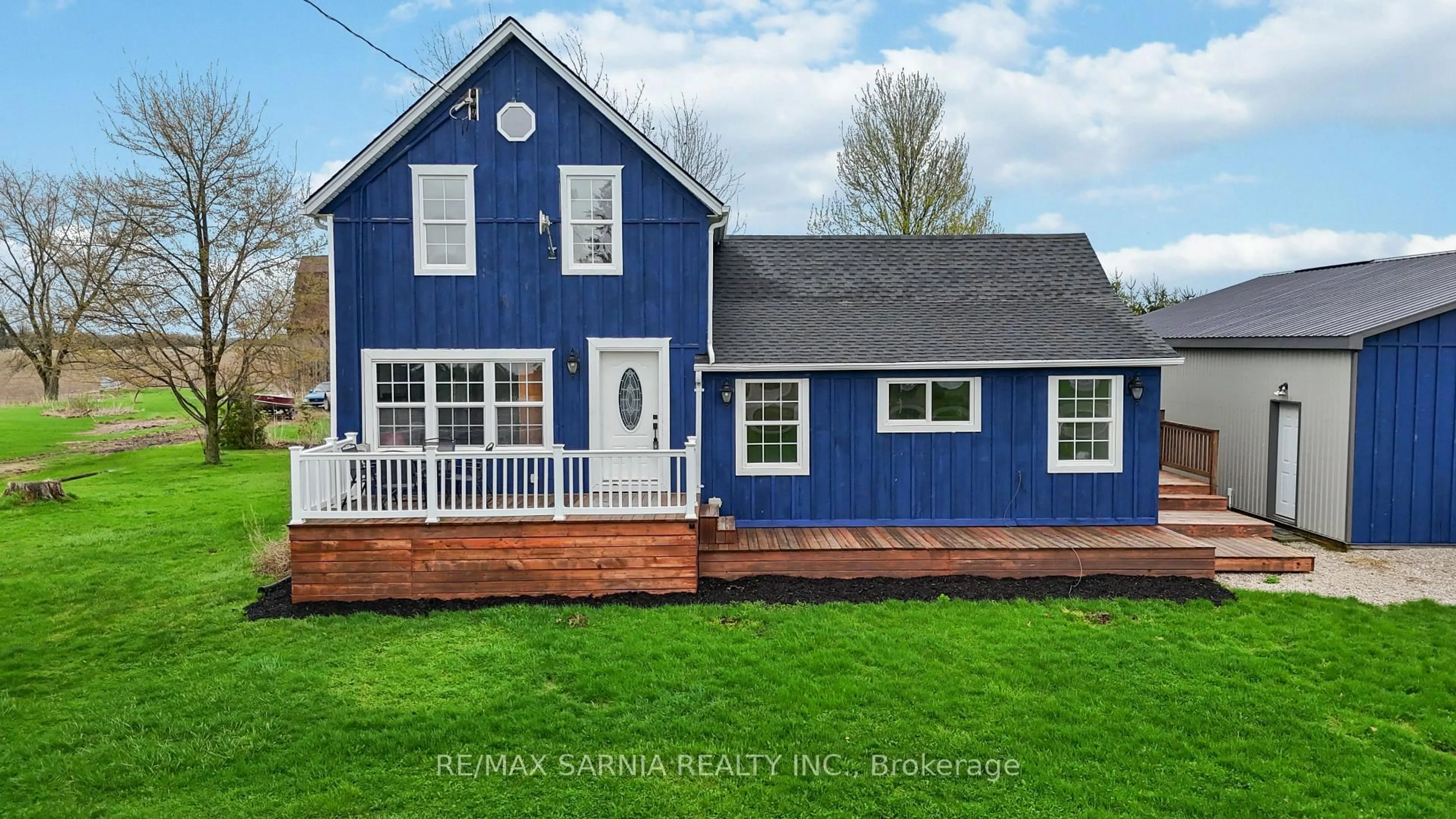 Home with vinyl exterior material, street for 1804 Oil Heritage Rd, Oil Springs Ontario N0N 1P0