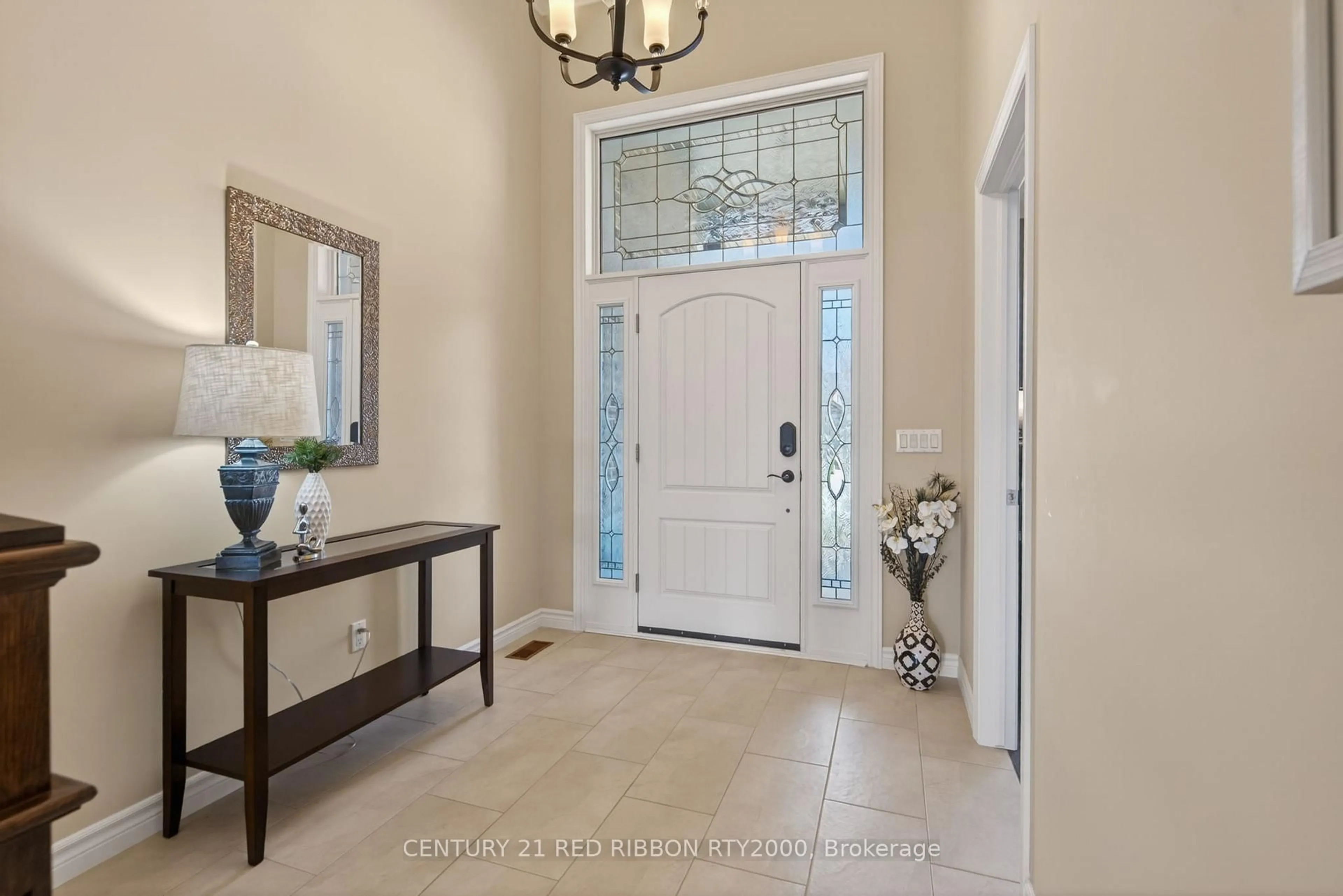 Indoor entryway for 418 Macdonald St, Strathroy-Caradoc Ontario N7G 0B2