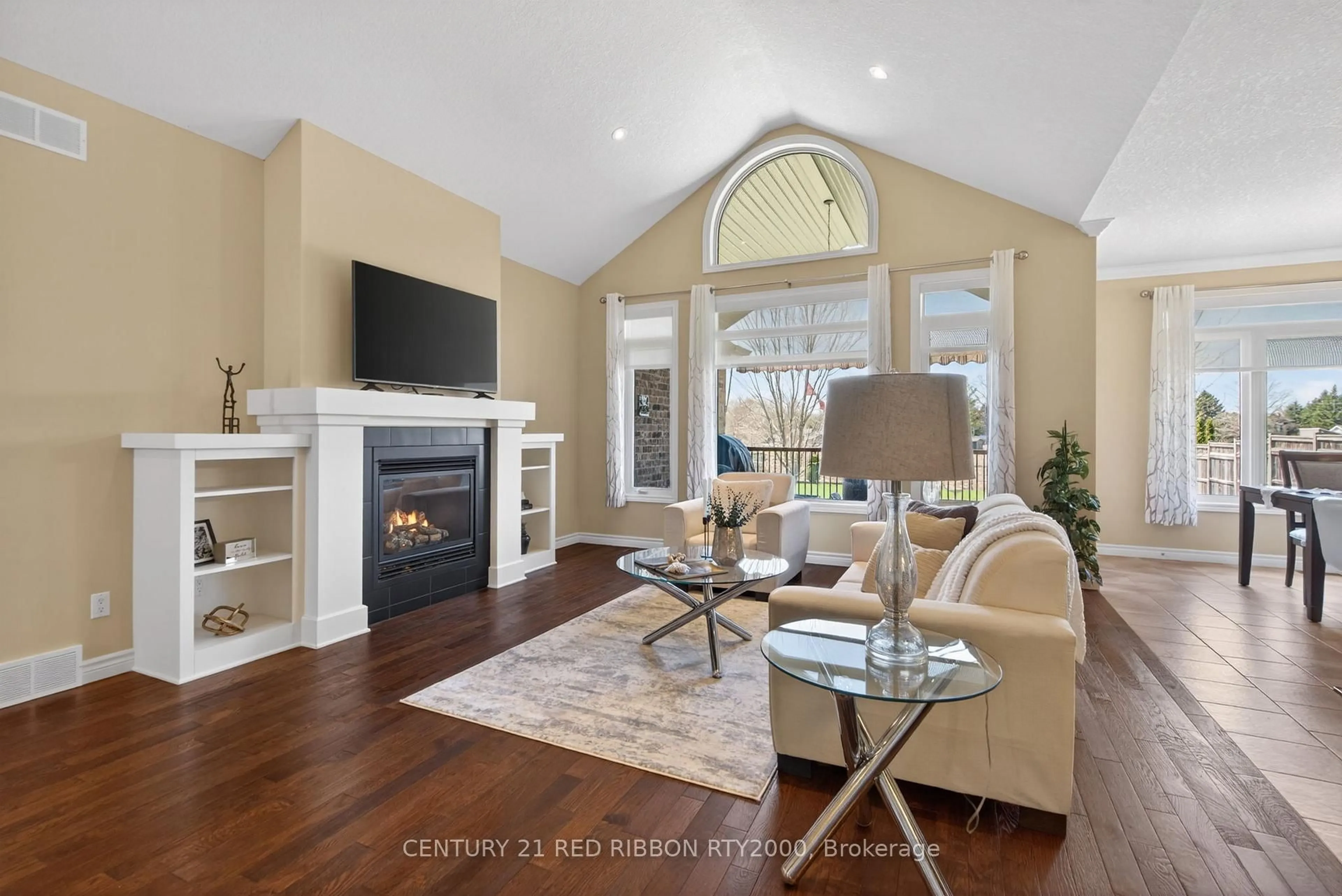 Living room with furniture, unknown for 418 Macdonald St, Strathroy-Caradoc Ontario N7G 0B2