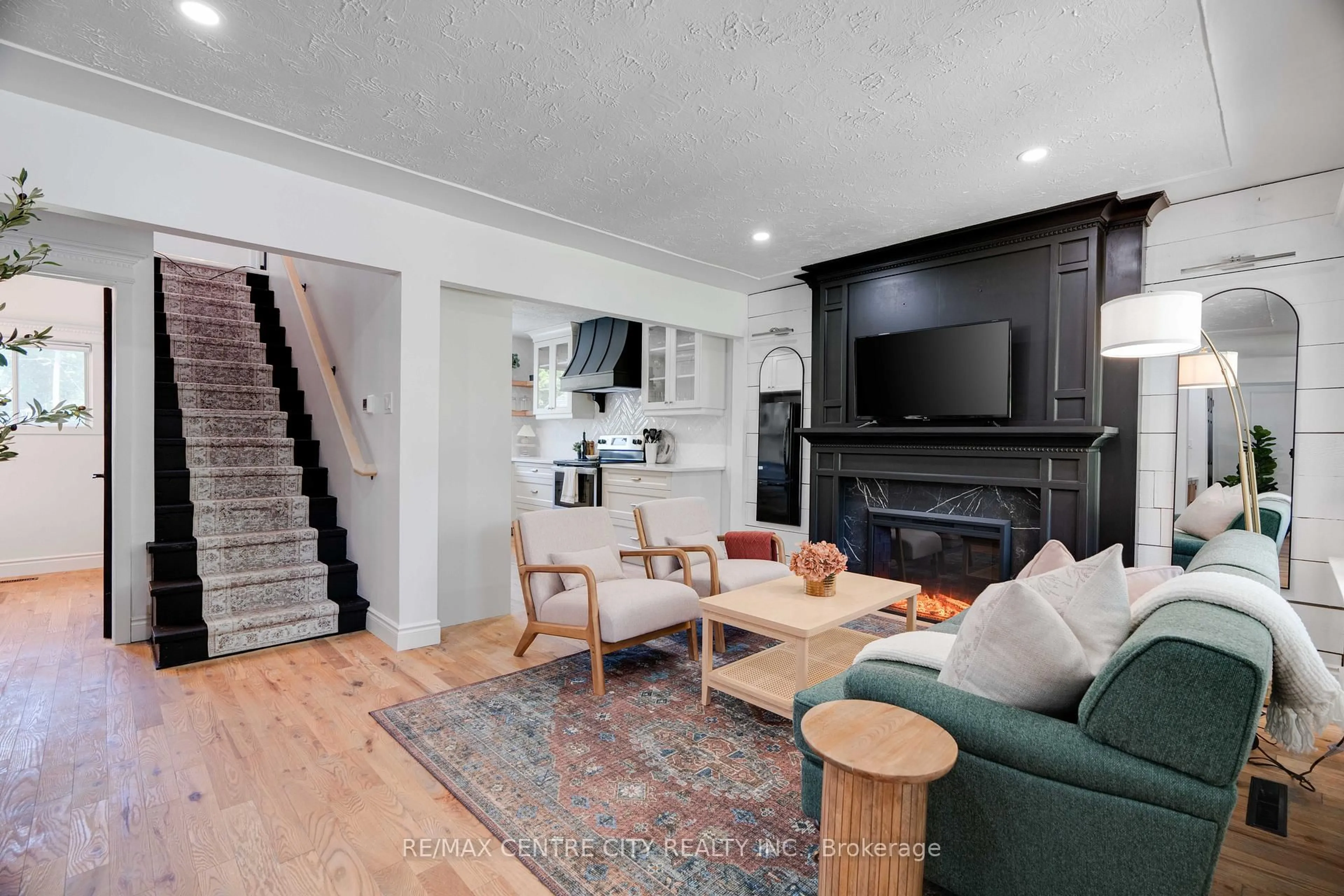 Living room with furniture, unknown for 478 MOORE St, London South Ontario N6C 2C2