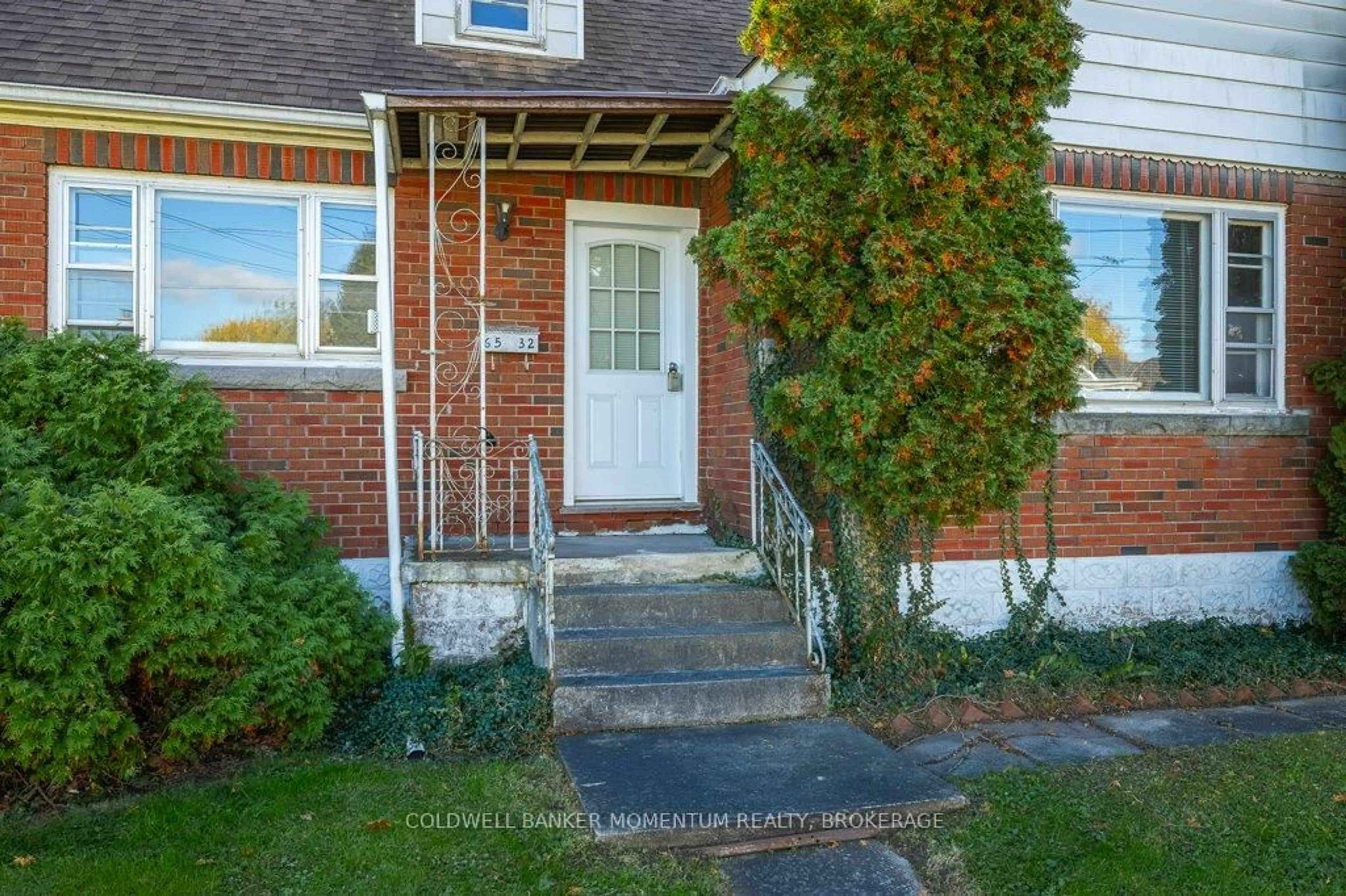 Home with brick exterior material, street for 6532 MURRAY St, Niagara Falls Ontario L2G 2K7