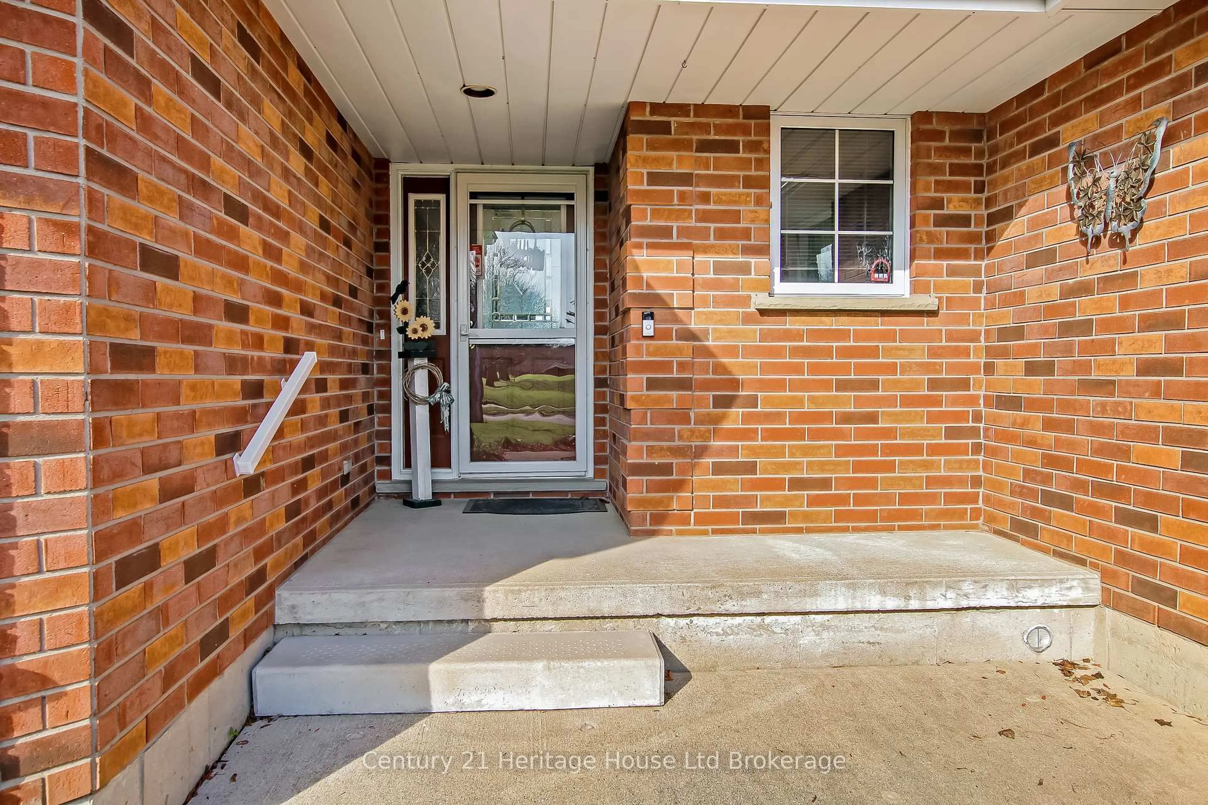Indoor entryway for 474460 Dodge Line, South-West Oxford Ontario N4S 7V6