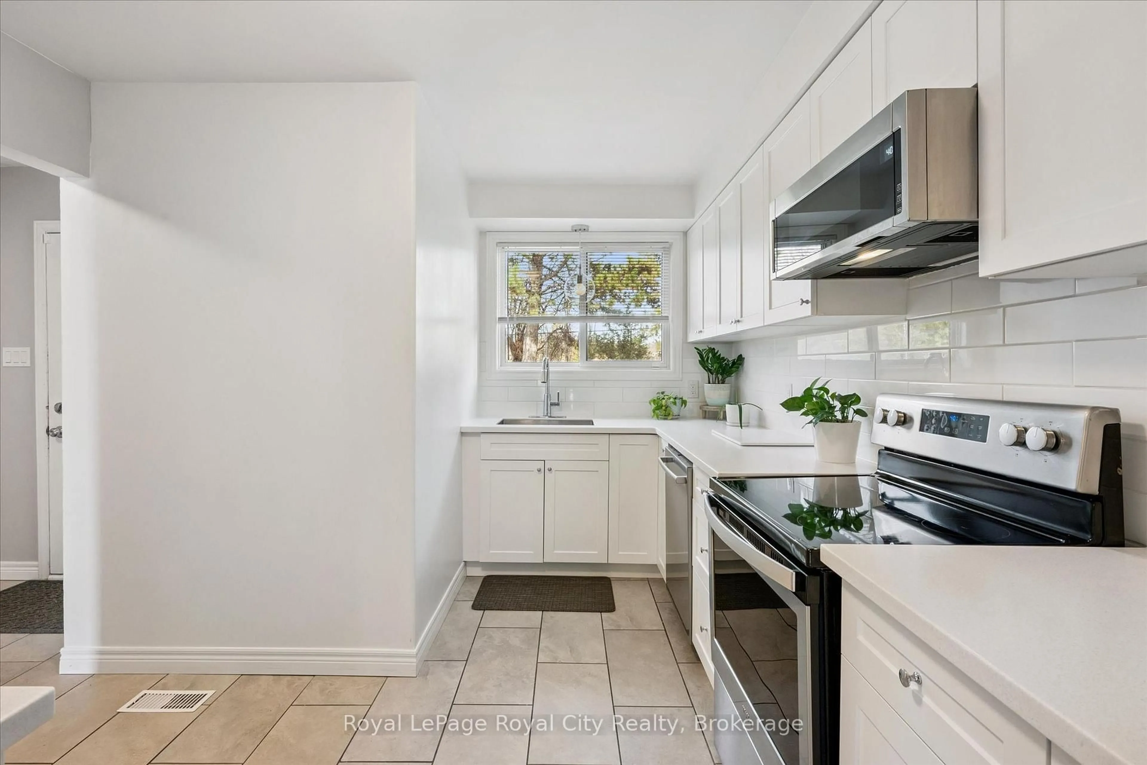 Standard kitchen, ceramic/tile floor for 41 Rhonda Rd #23, Guelph Ontario N1H 6H1