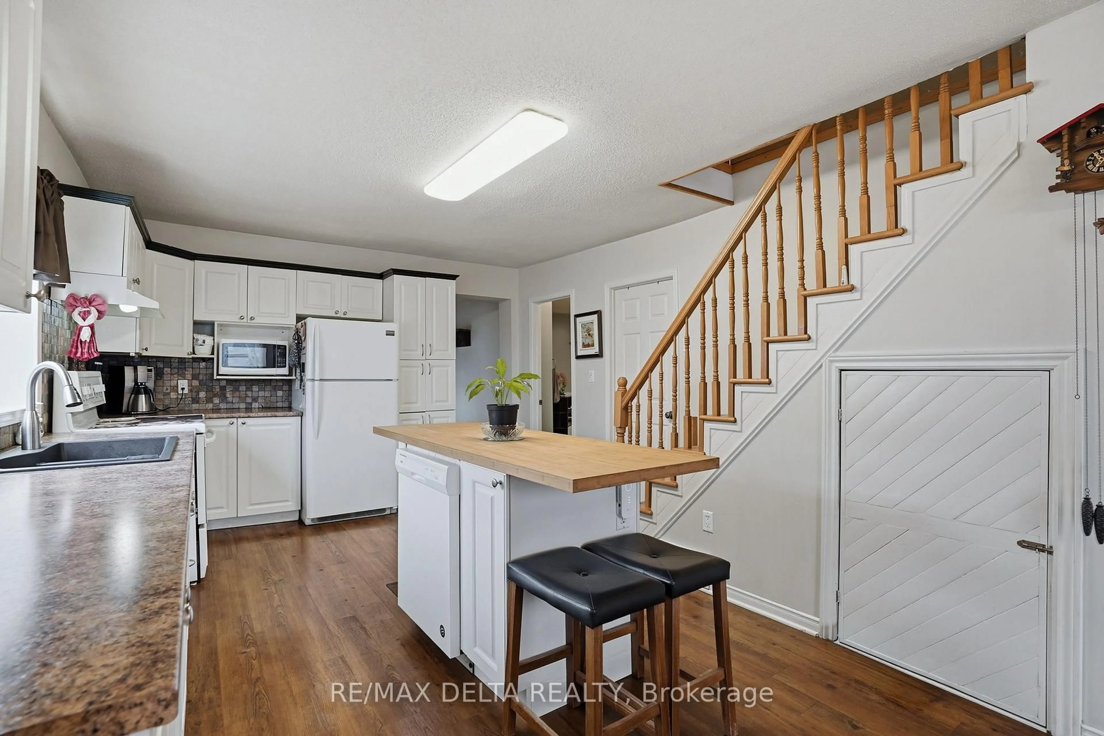 Open concept kitchen, unknown for 474 Telegraph Rd, Alfred and Plantagenet Ontario K0B 1A0