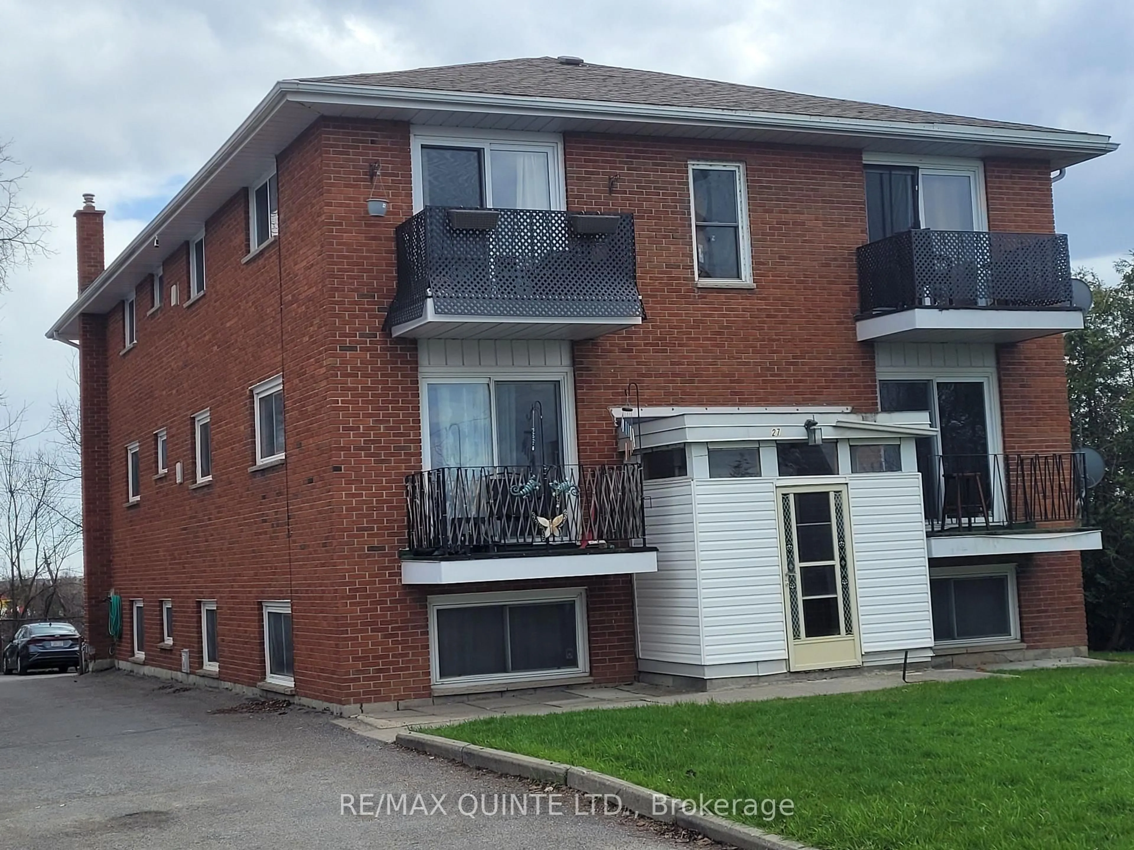 Home with brick exterior material, building for 27 King George Sq, Belleville Ontario K8P 2A6
