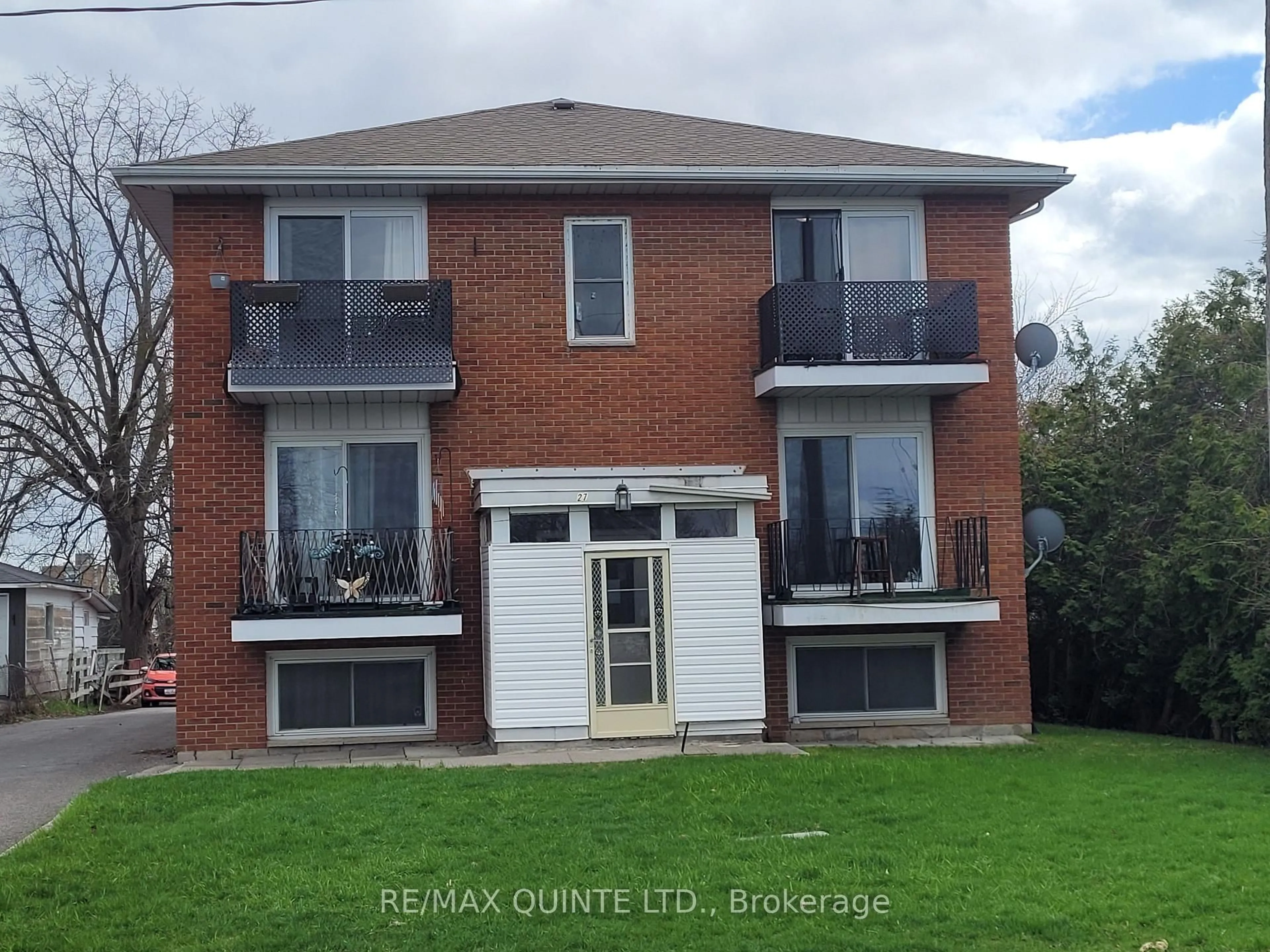 Home with brick exterior material, building for 27 King George Sq, Belleville Ontario K8P 2A6