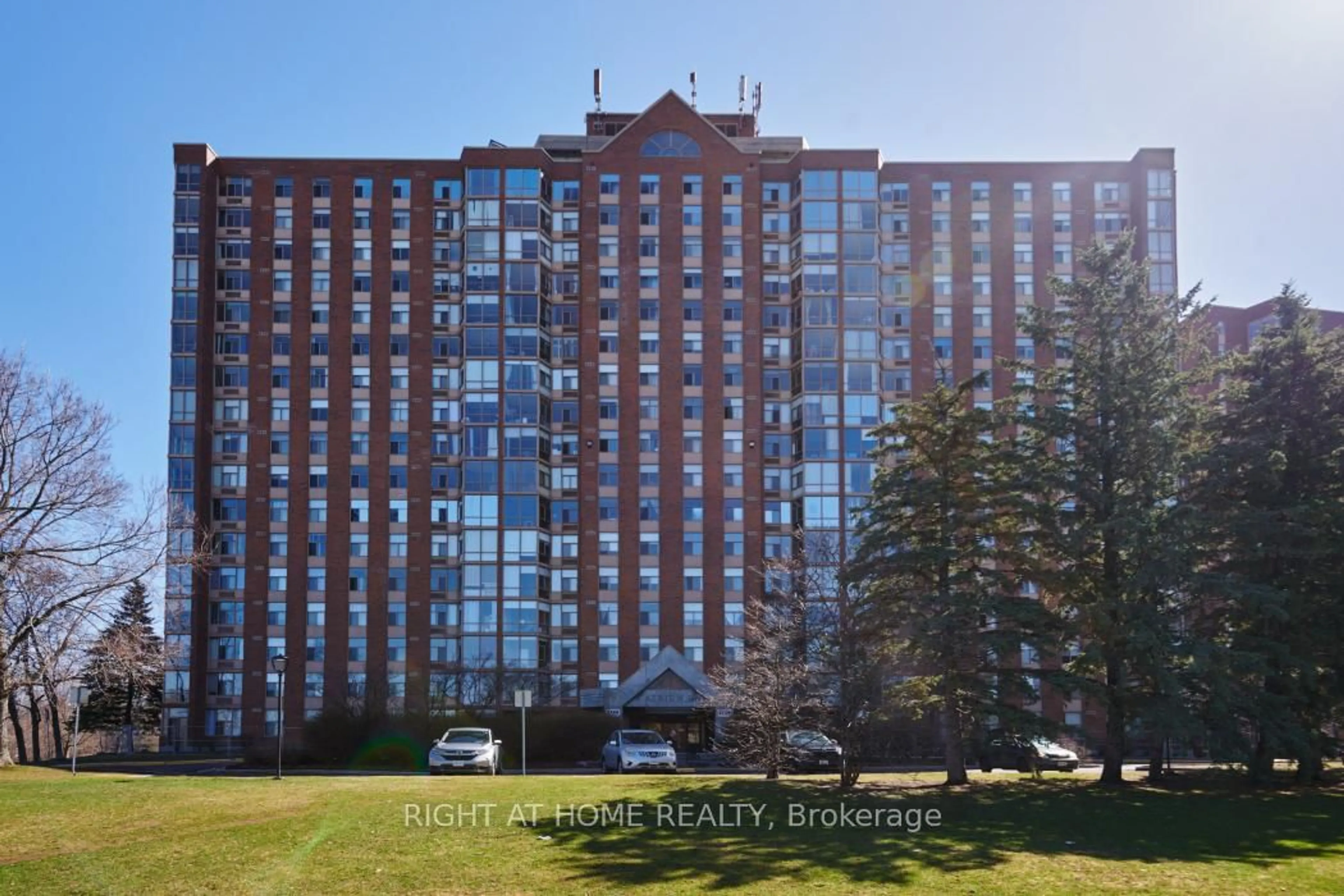 A pic from outside/outdoor area/front of a property/back of a property/a pic from drone, building for 2759 Carousel Cres #909, Ottawa Ontario K1T 2N5