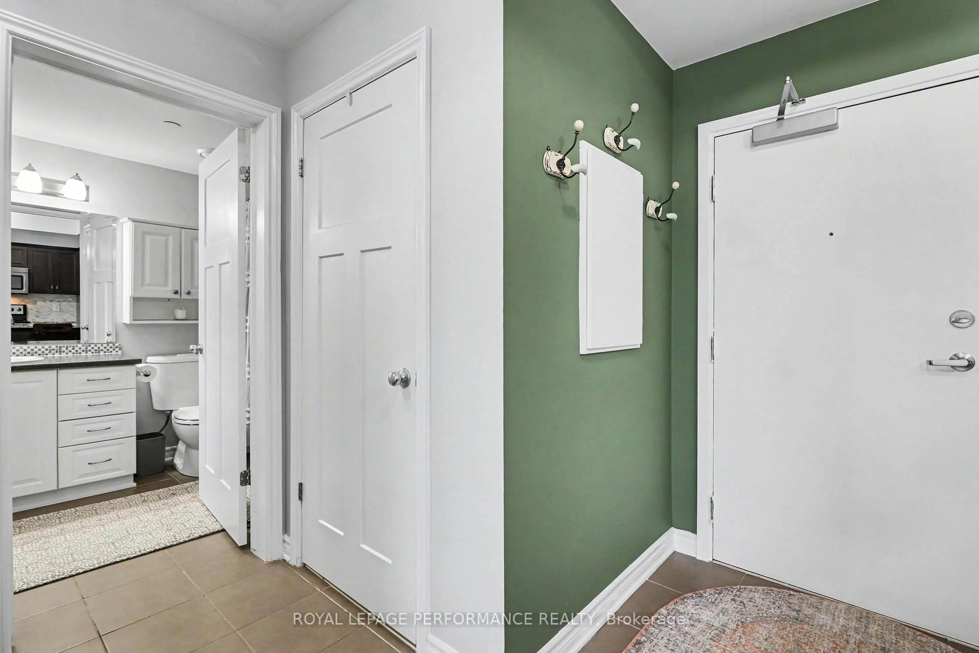 Indoor entryway for 120 Montblanc Private #403, Orleans Ontario K1C 0B1