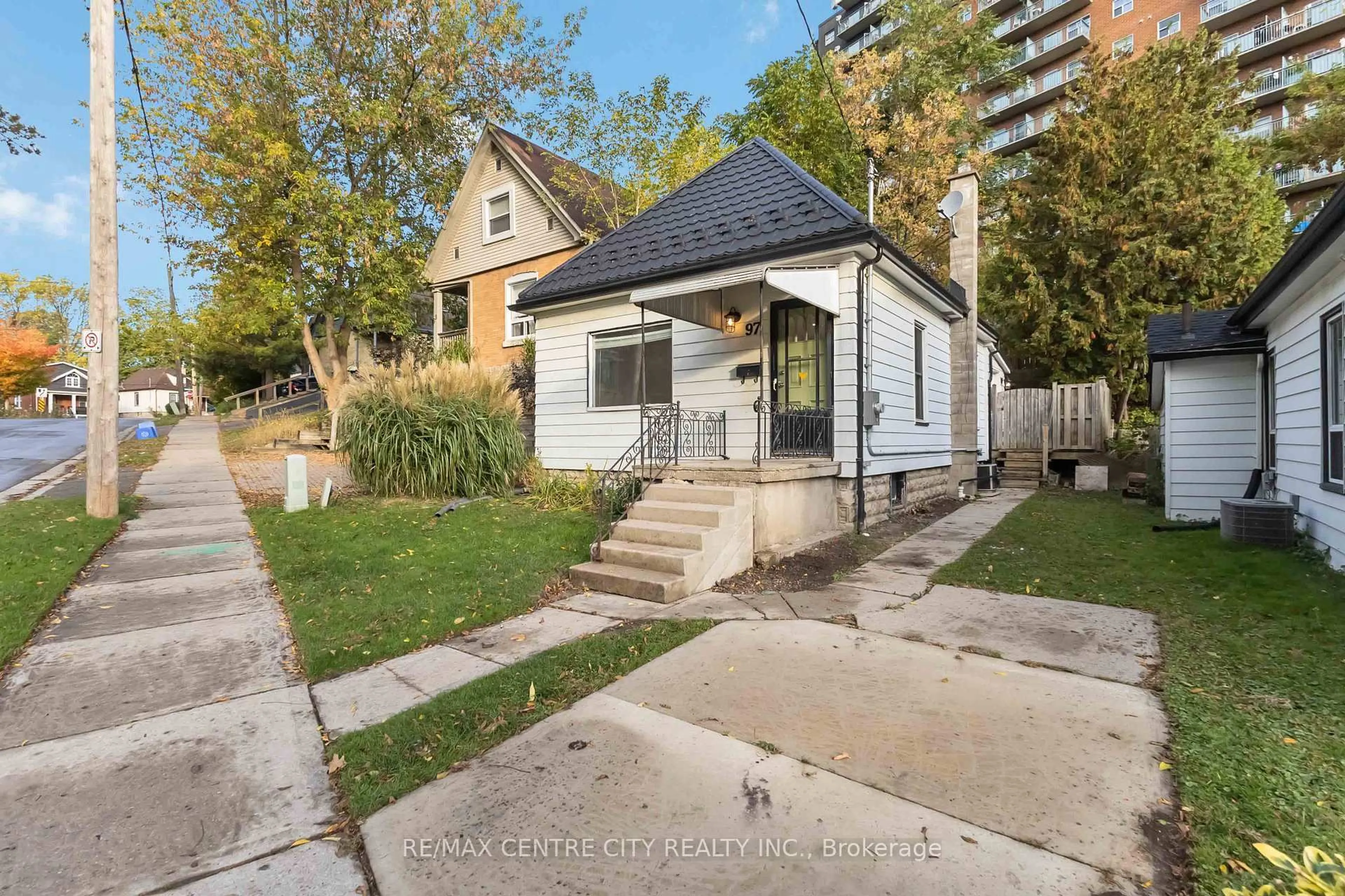 Unknown for 97 Walnut St, London North Ontario N6H 1C3