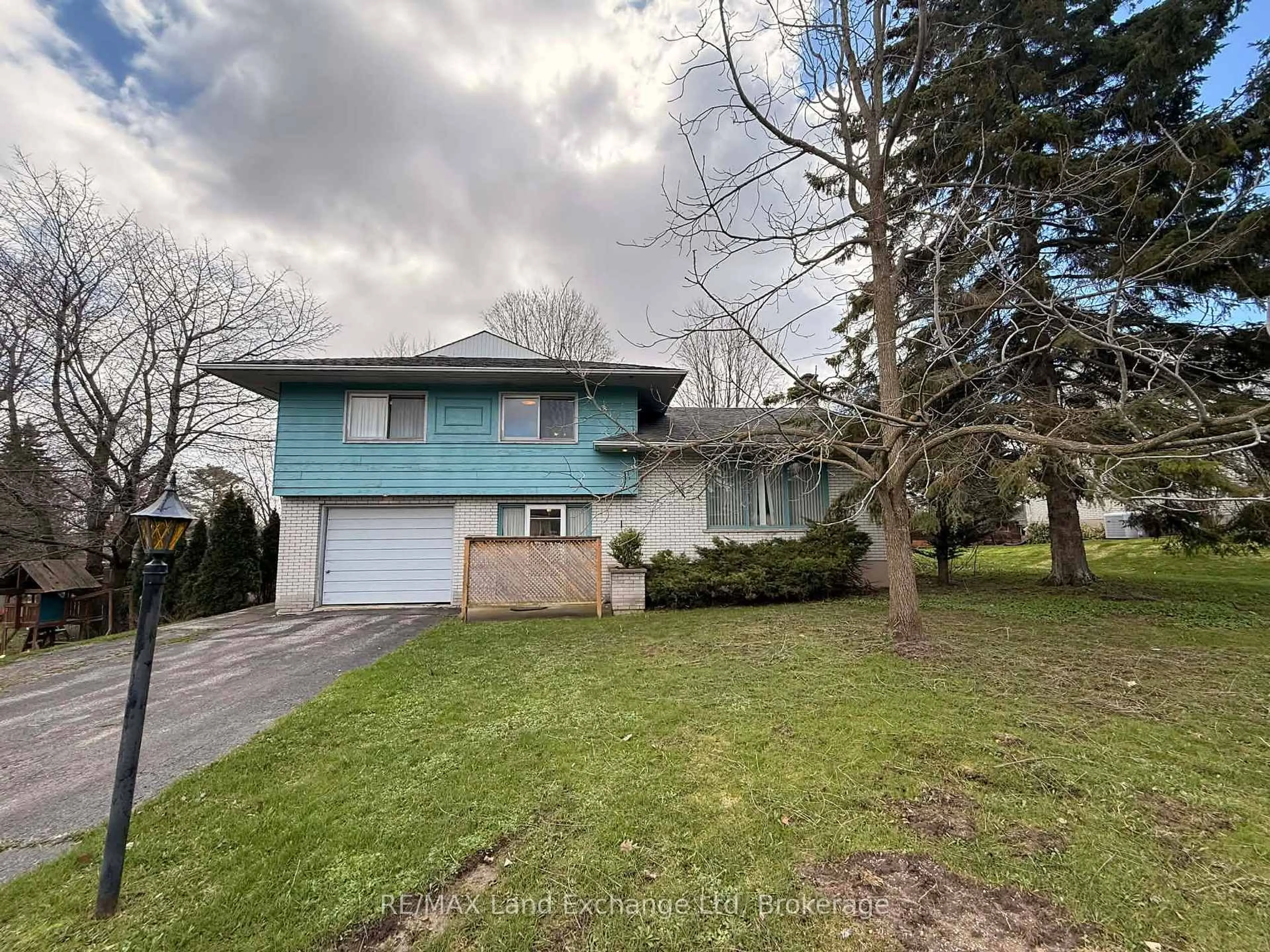 Unknown for 301 Summit Dr, North Huron Ontario N0G 2W0