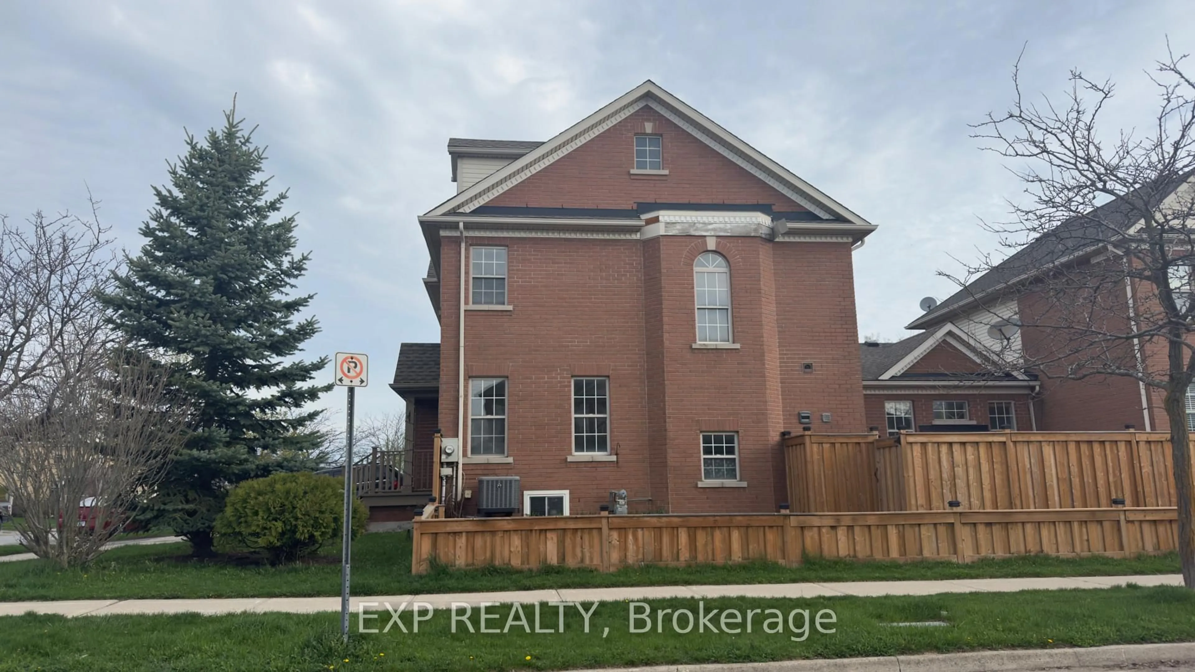 Home with brick exterior material, building for 25 Niagara-on-the-Green Blvd, Niagara-on-the-Lake Ontario L0S 1J0