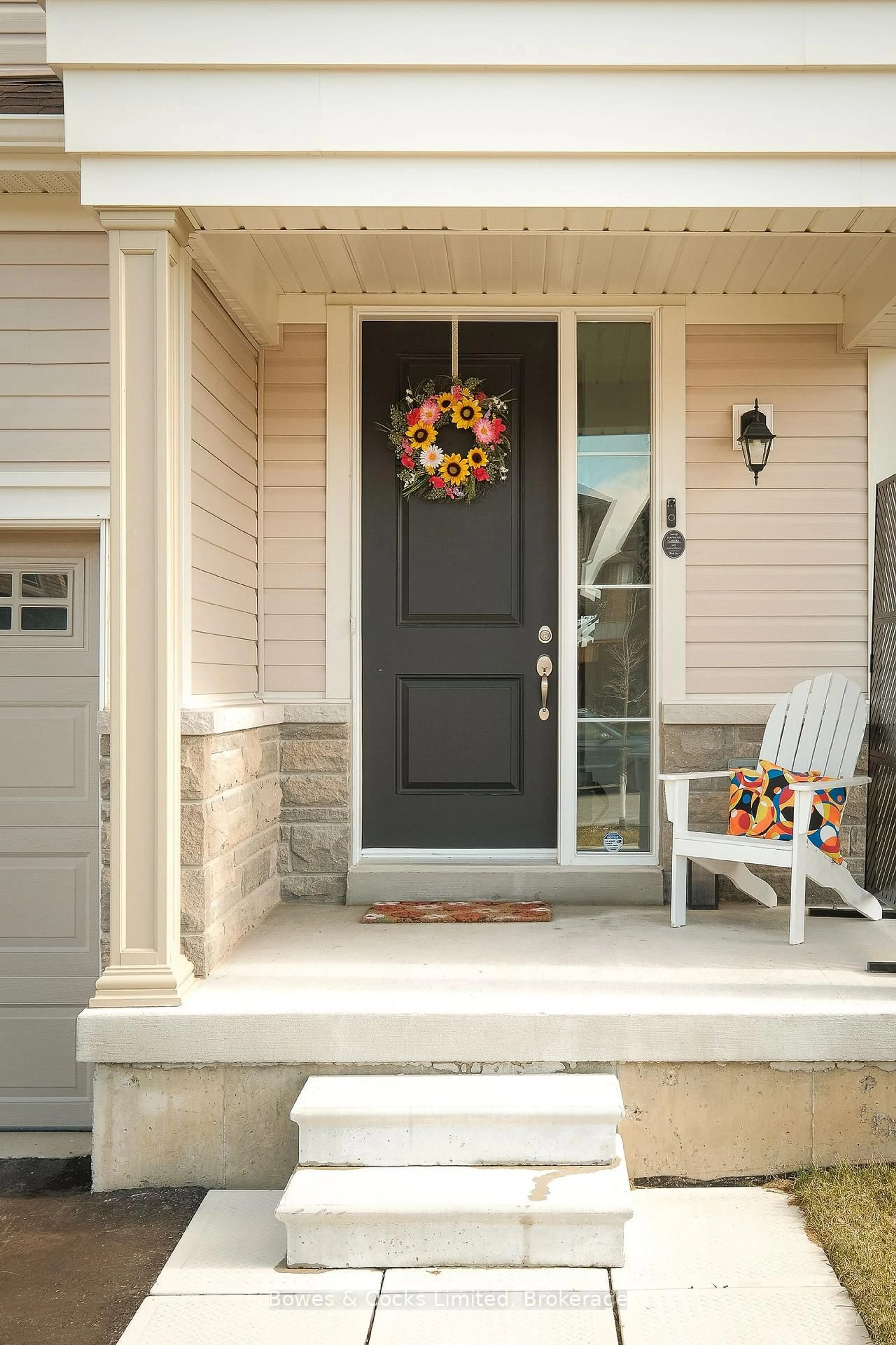 Indoor entryway for 203 O'Neil St, Peterborough Ontario K9K 0H5