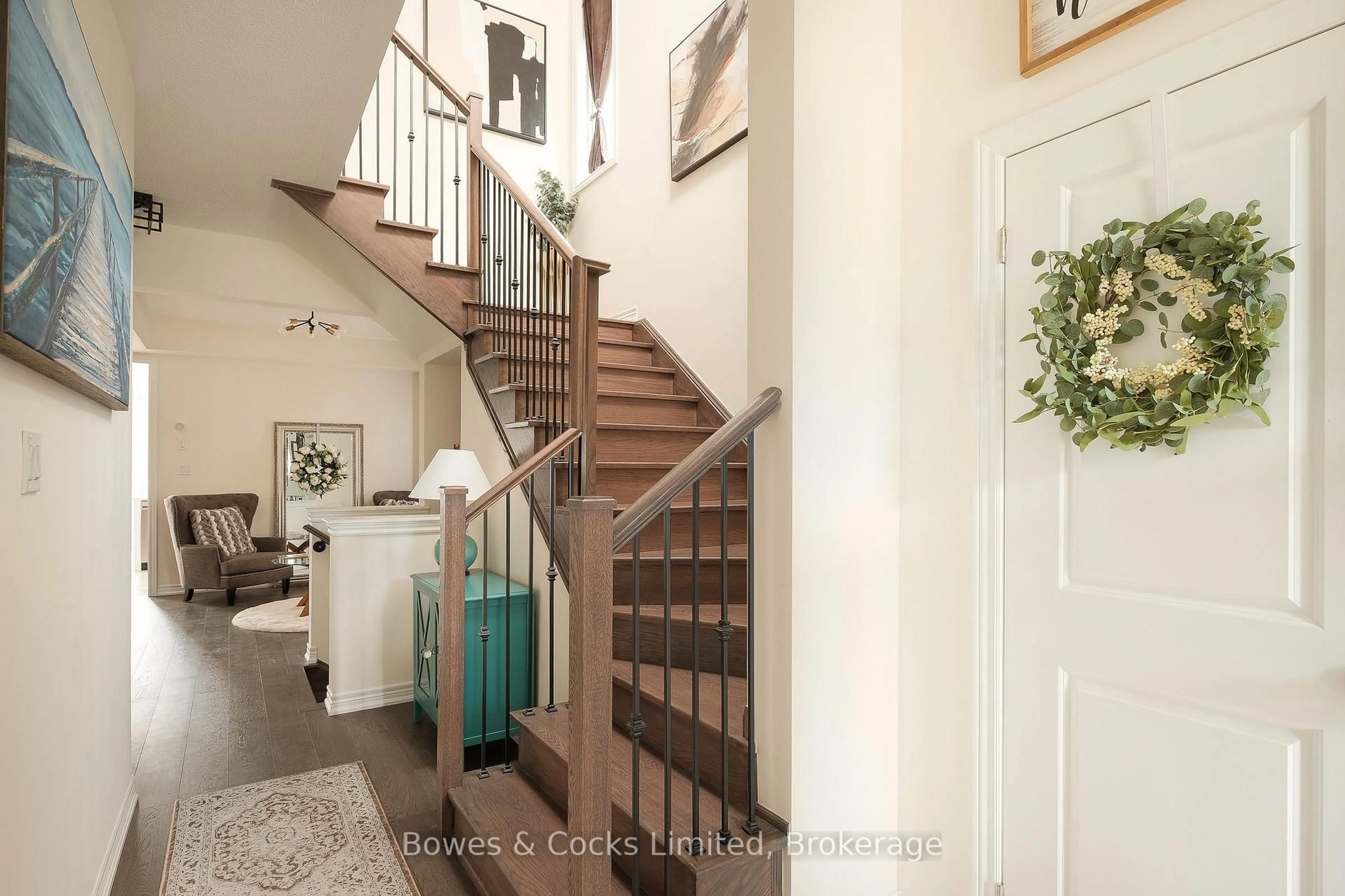 Indoor entryway for 203 O'Neil St, Peterborough Ontario K9K 0H5