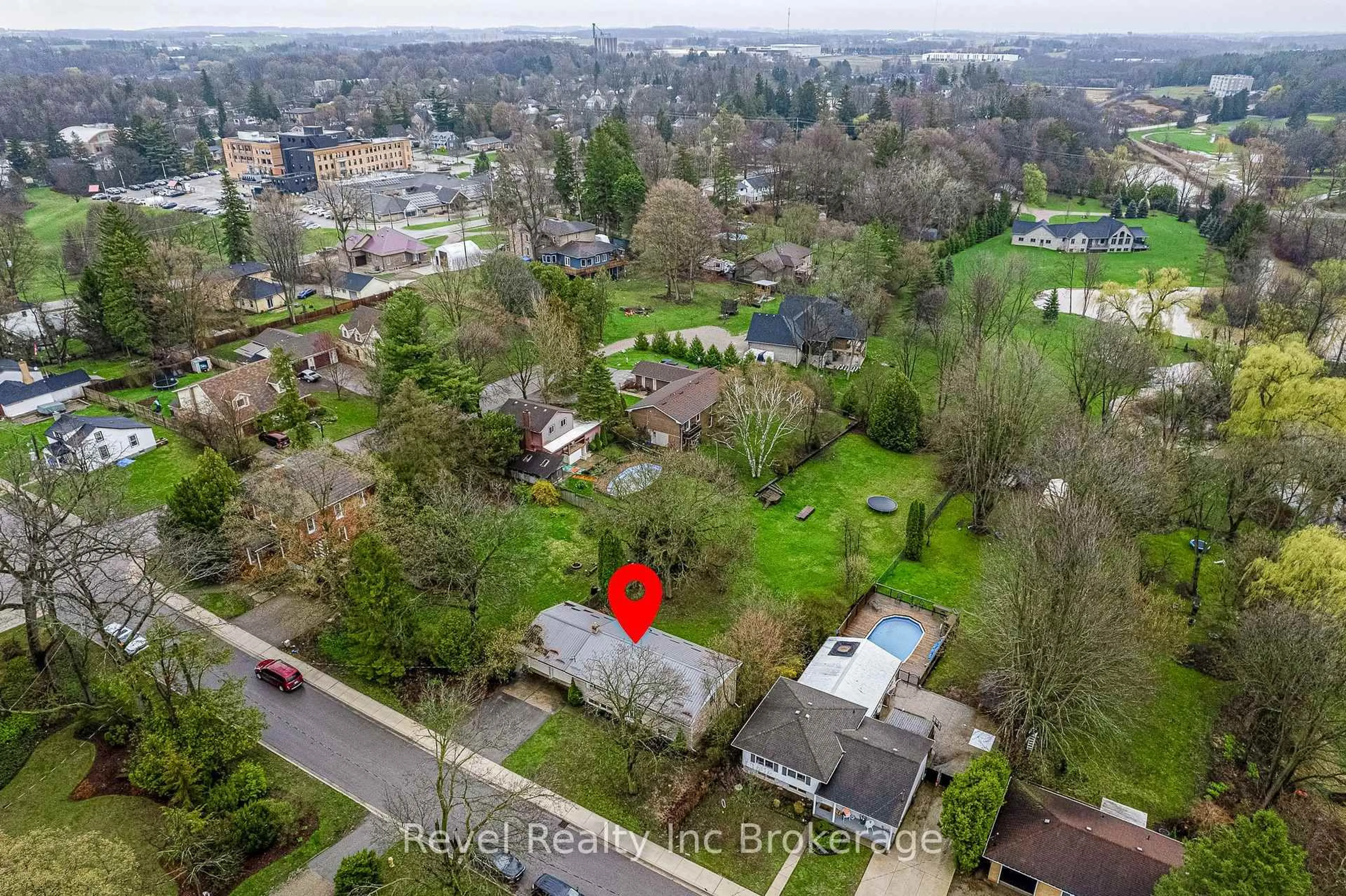 A pic from outside/outdoor area/front of a property/back of a property/a pic from drone, unknown for 19 Dufferin St, Ingersoll Ontario N5C 2E5