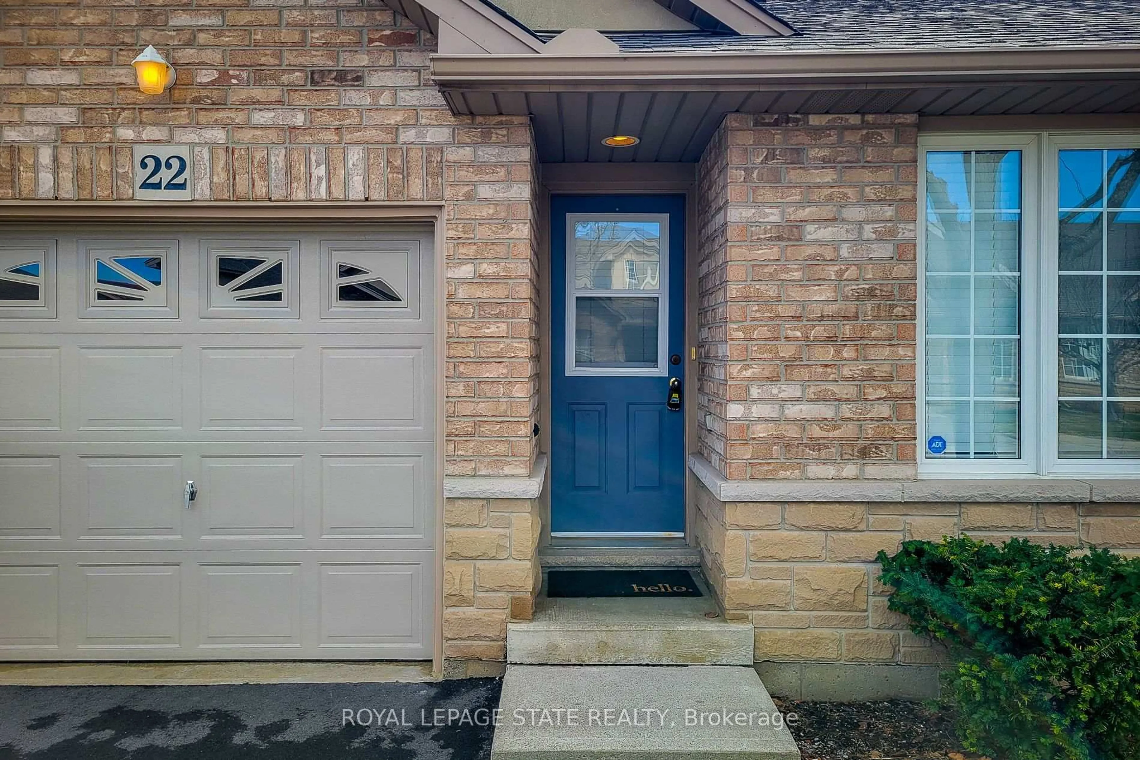 Indoor entryway for 751 Rymal Rd #22, Hamilton Ontario L9B 2Y3